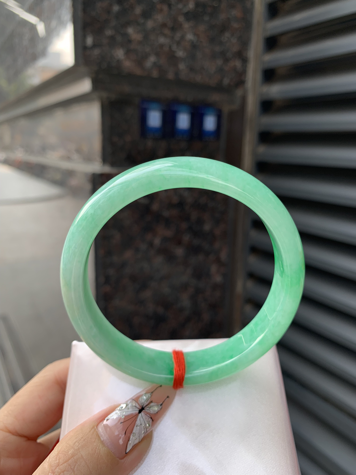 白底青阳绿花正圈
59.4-7.2-13.5底妆水润，满圈阳绿花色点睛之笔，更显灵动，有生命力。