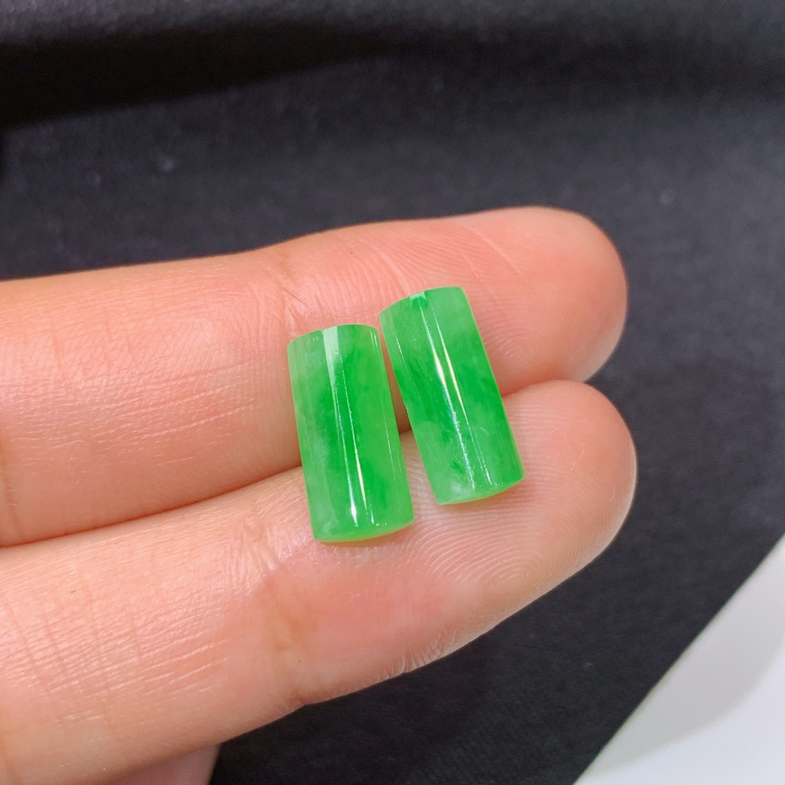 冰阳绿马鞍一对，镶嵌佳品，冰润色阳，种水足，Ht 尺寸12.1*5.3*2.5