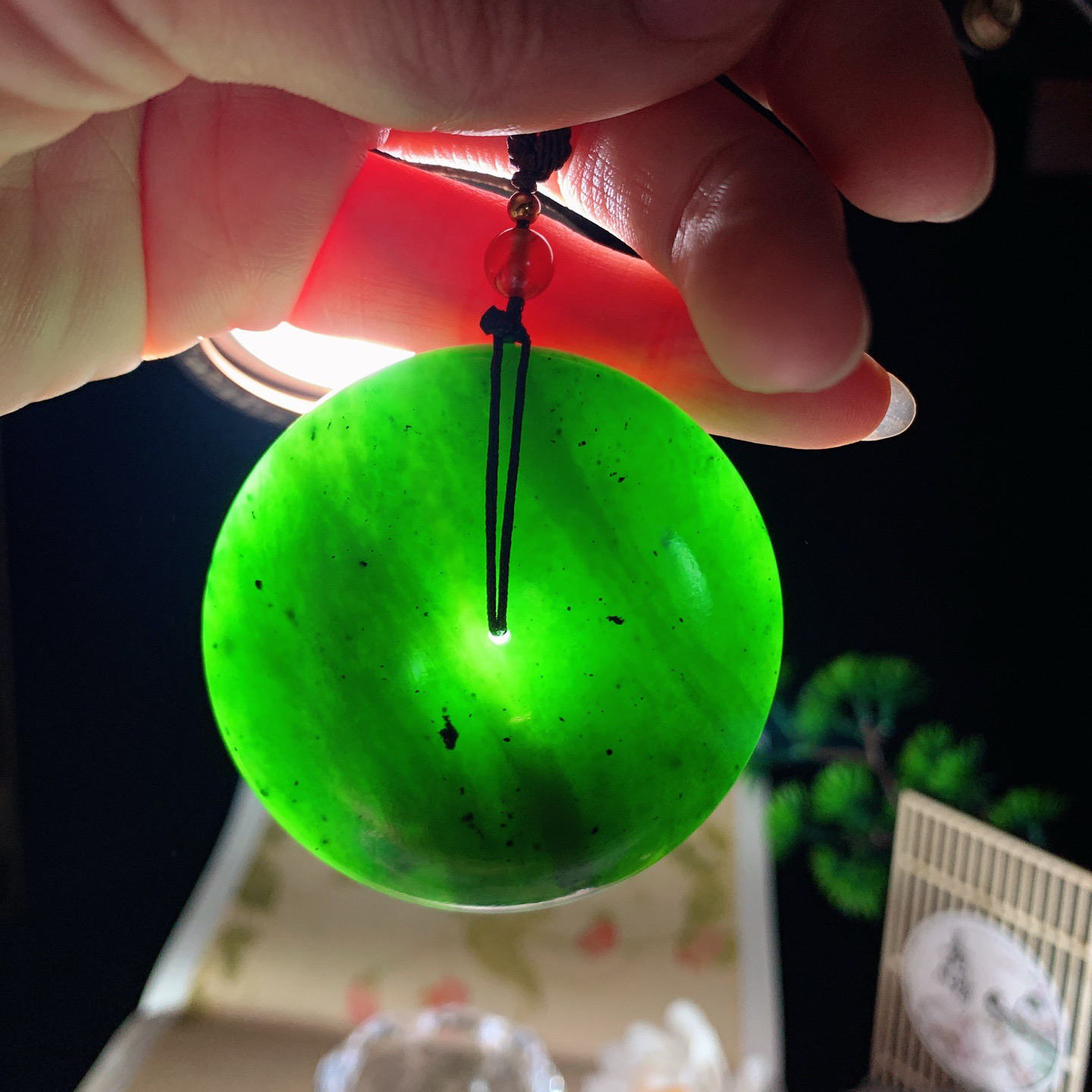 和田玉菠菜绿俄罗斯碧玉平安扣怀古挂件 尺寸53/12重72.8克，玉质细腻油润 底色纯净 脂粉好，品质好！lt260330