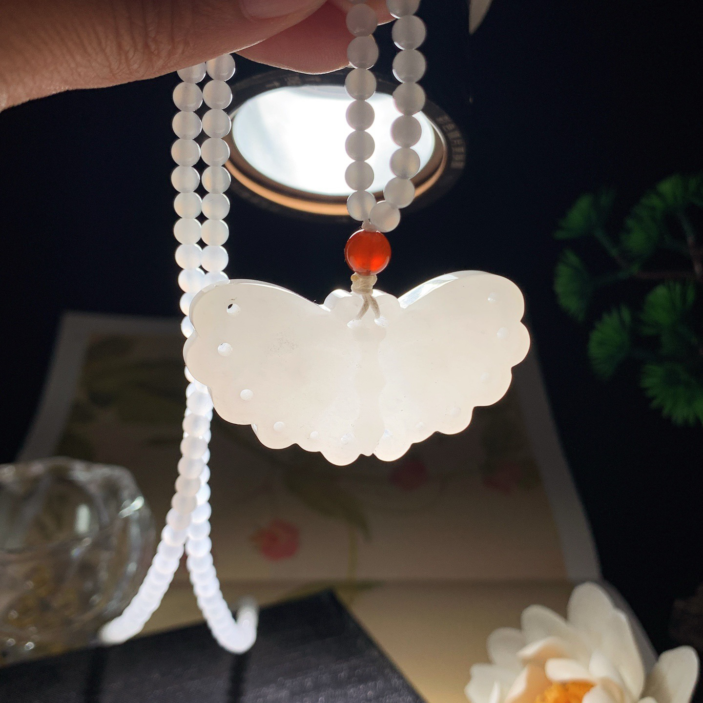 新疆和田玉羊脂白蝴蝶挂件 尺寸26/49/10重37.5克，玉质细腻油润 底色纯净 脂粉好，品质好！lt260330