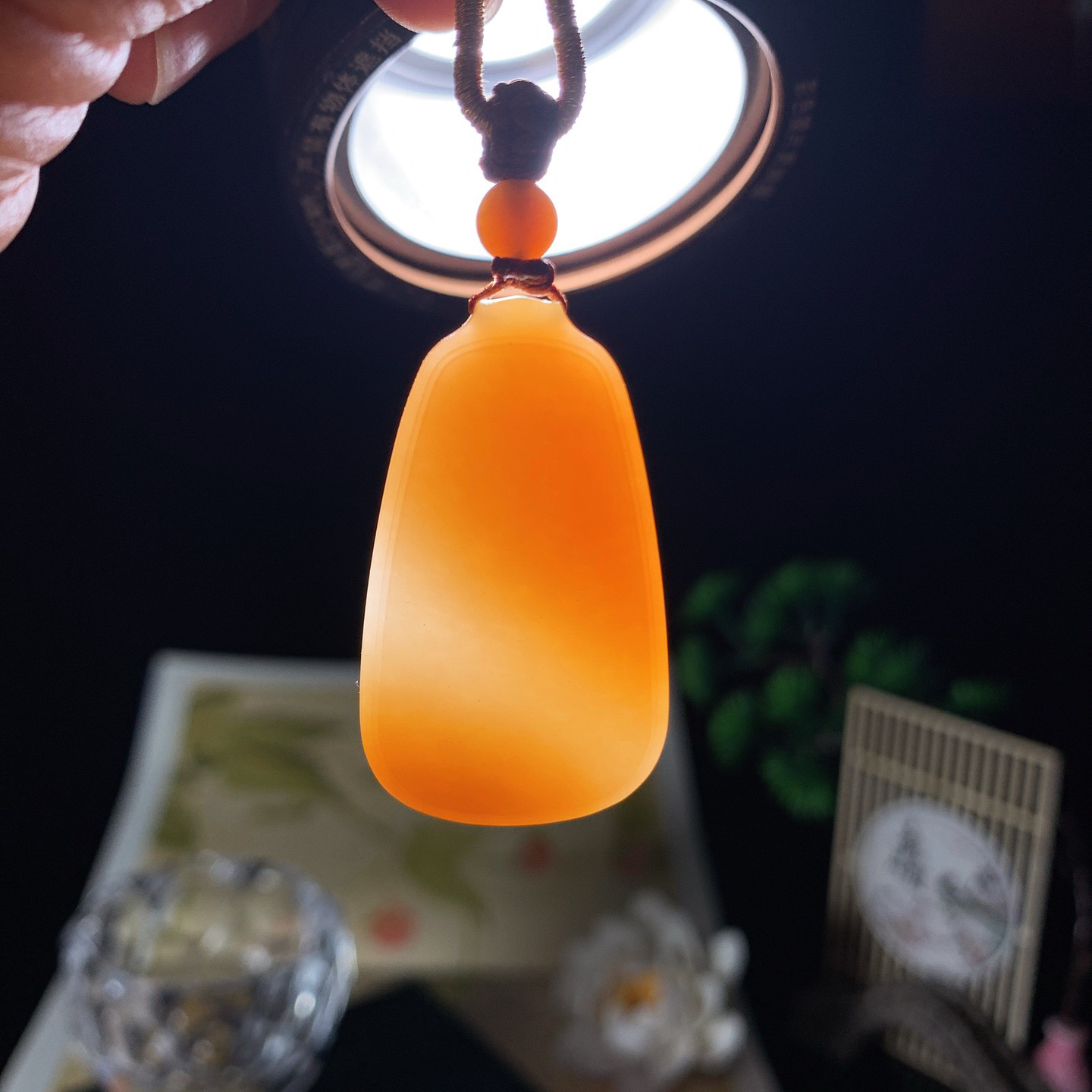 新疆和田玉且末糖平安无事牌挂件 尺寸39/23/9重18克，玉质细腻油润 底色纯净 脂粉好，品质好！lt260330