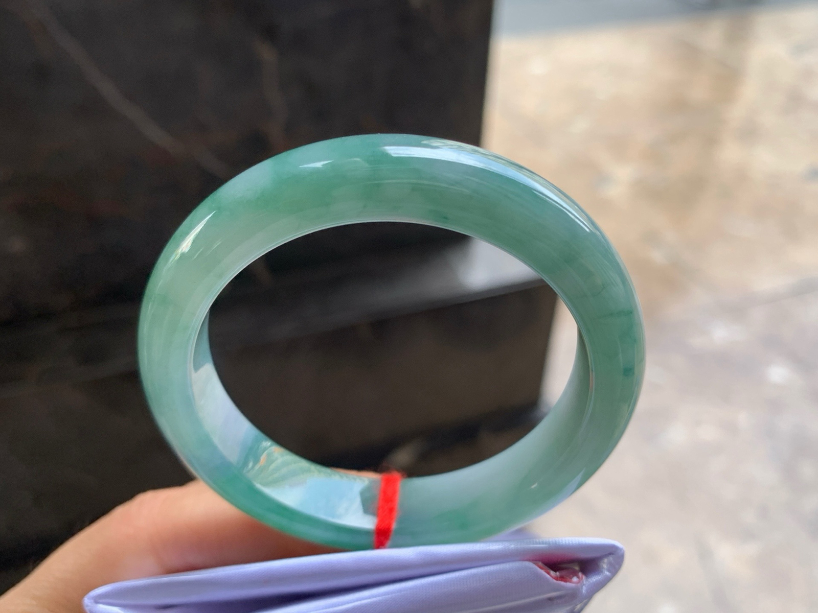 51-12.1-8.1

浓绿花带紫手镯^_^颜色鲜艳 特色手镯