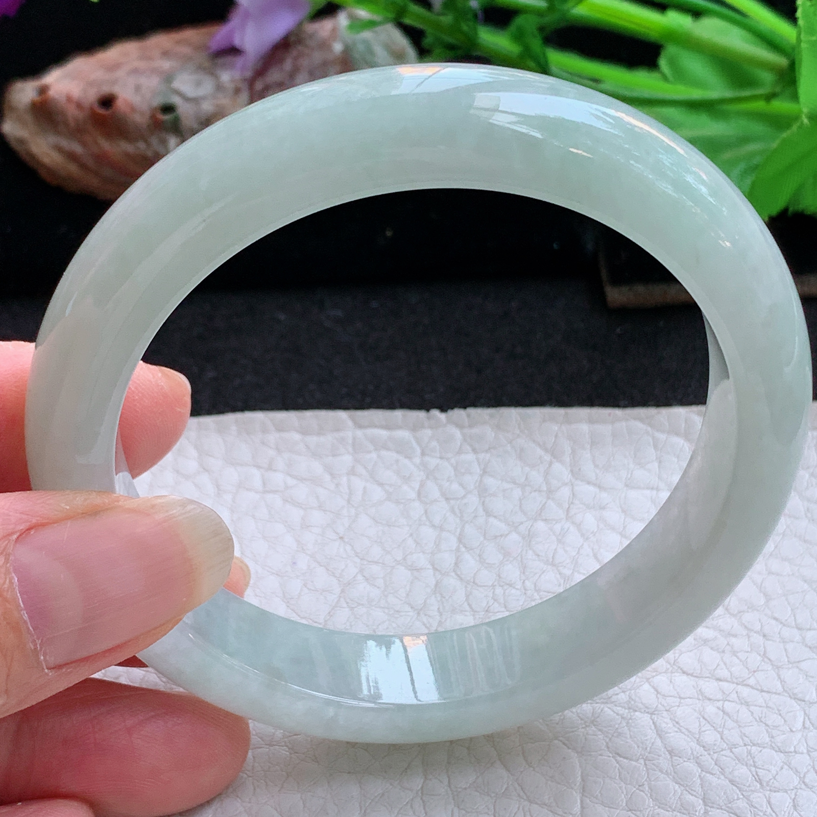 js实拍59*12.5*8.5平安镯 天然缅甸翡翠a货手镯浅绿大气正圈玉镯子