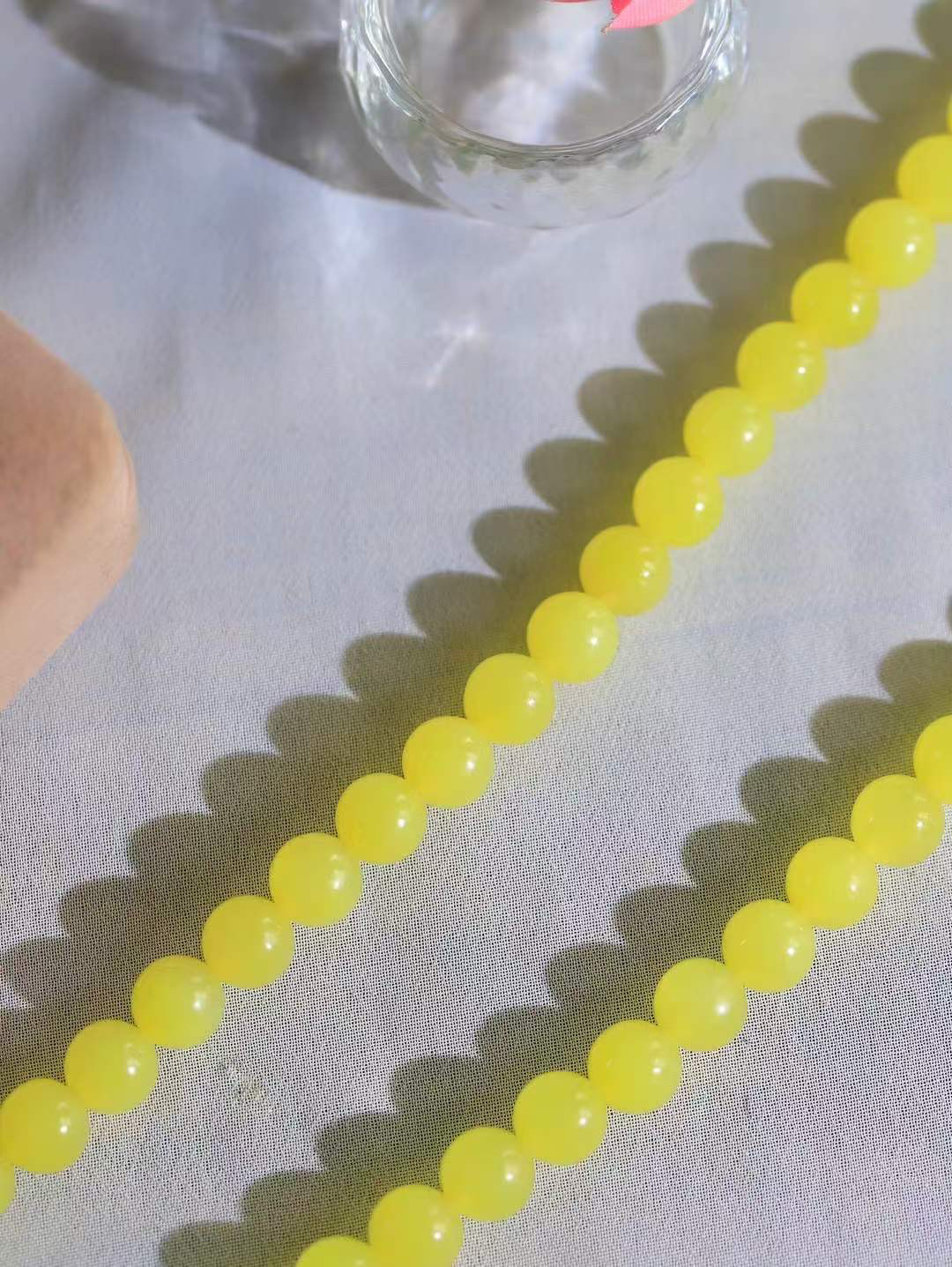 【珠圆玉润.项链】

精品和田玉黄口鸡油黄珠圆玉润项链，暖黄如蜜，象征“金玉满堂”的富贵与温润谦和的品性；项链承载断除百八烦恼的祈愿，亦合四时流转之圆满，腕间颈间皆藏着人们对平安顺遂、福泽绵长的温柔期许。
重56克  尺寸取一8.5mm  45353100L