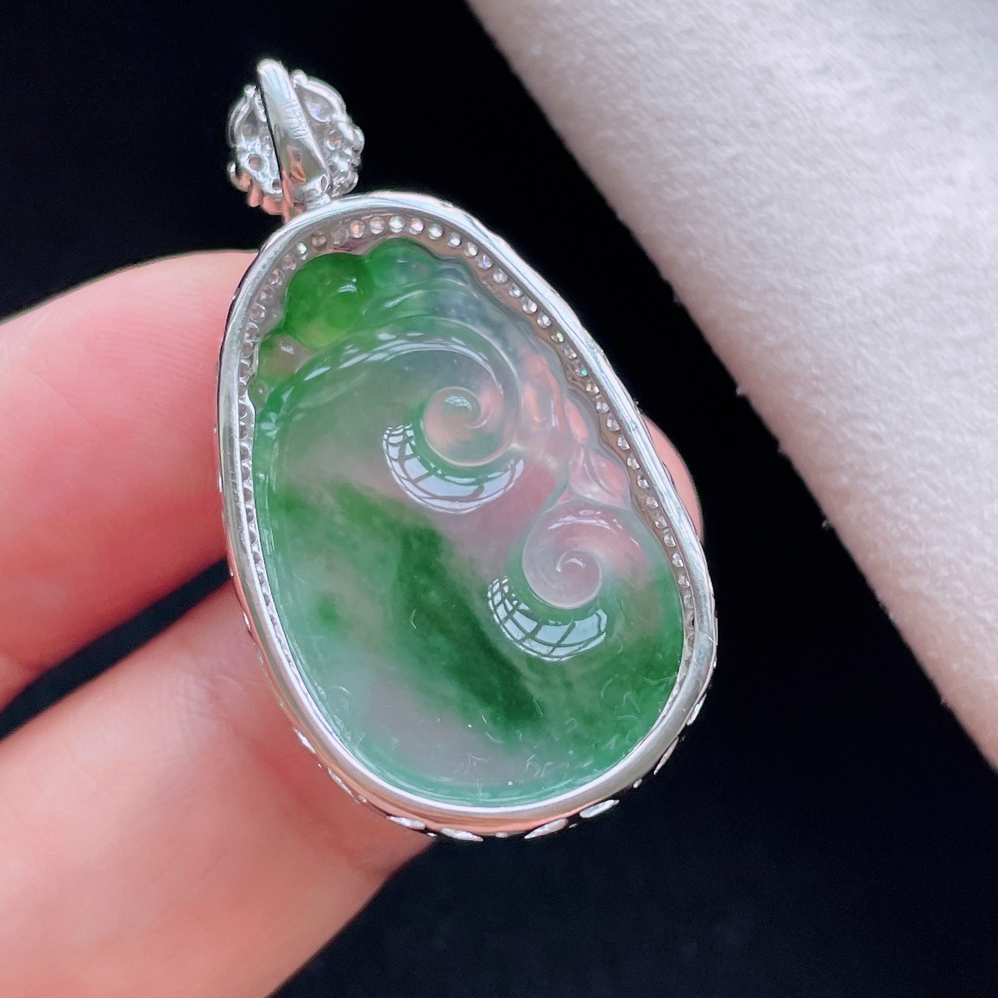 18K 冰种飘绿·如意

整38.6-20-8.7
裸28-18-4.7