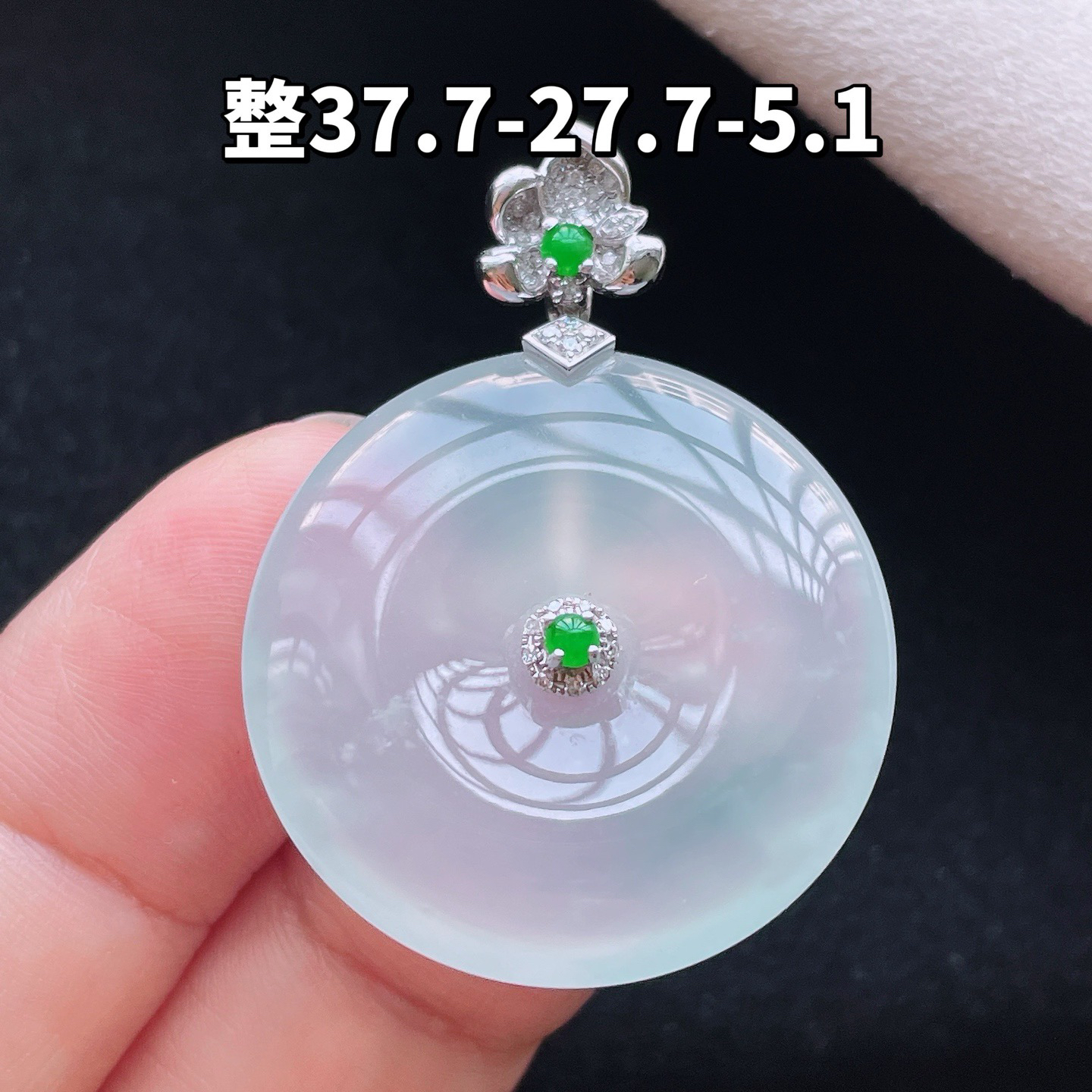 18K 冰种·平安扣

整37.7-27.7-5.1