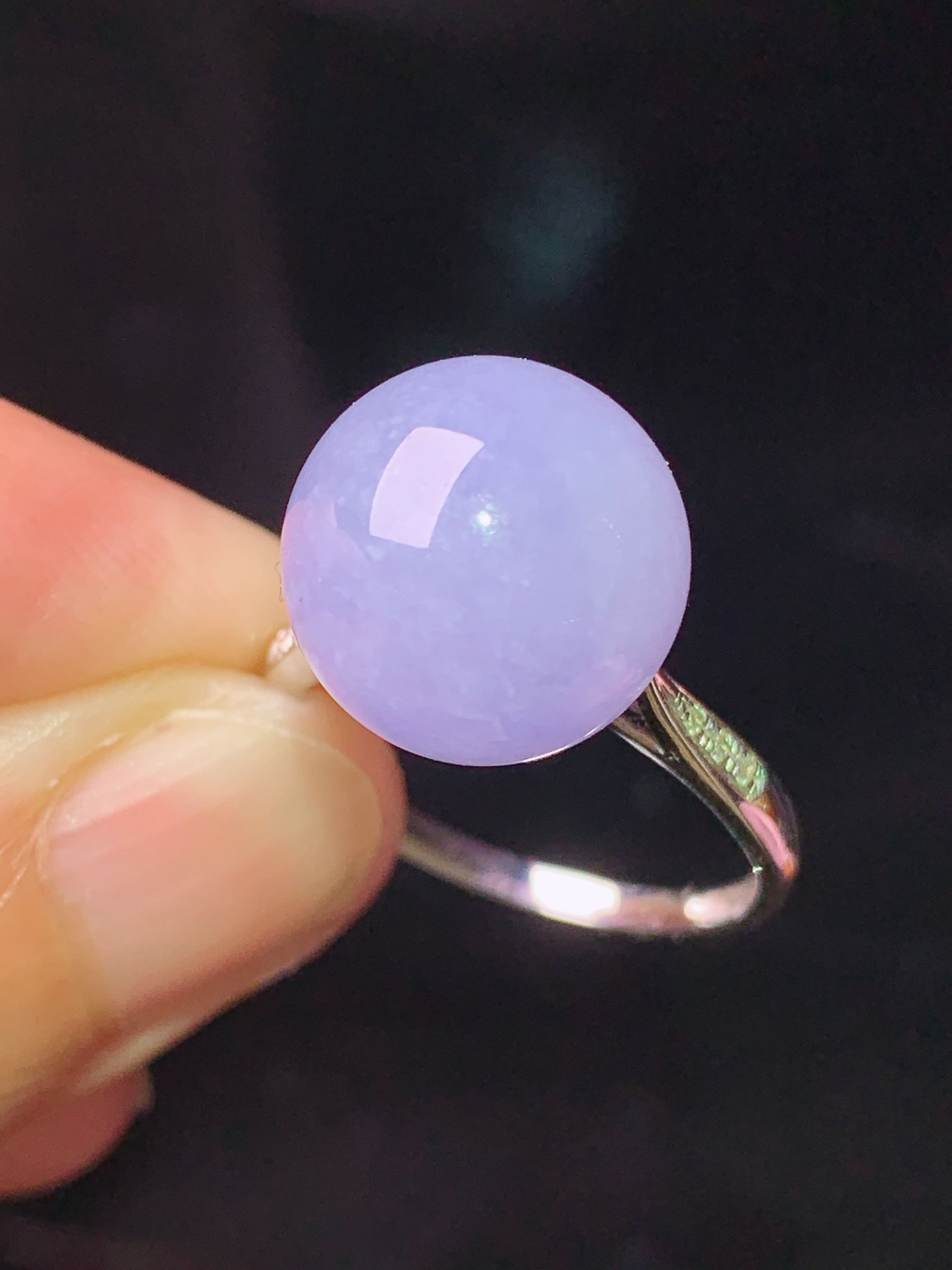 18k金钻镶嵌紫罗兰圆珠戒指 玉质细腻 色泽艳丽清新 水润亮眼 圈口14 整体尺寸17x5