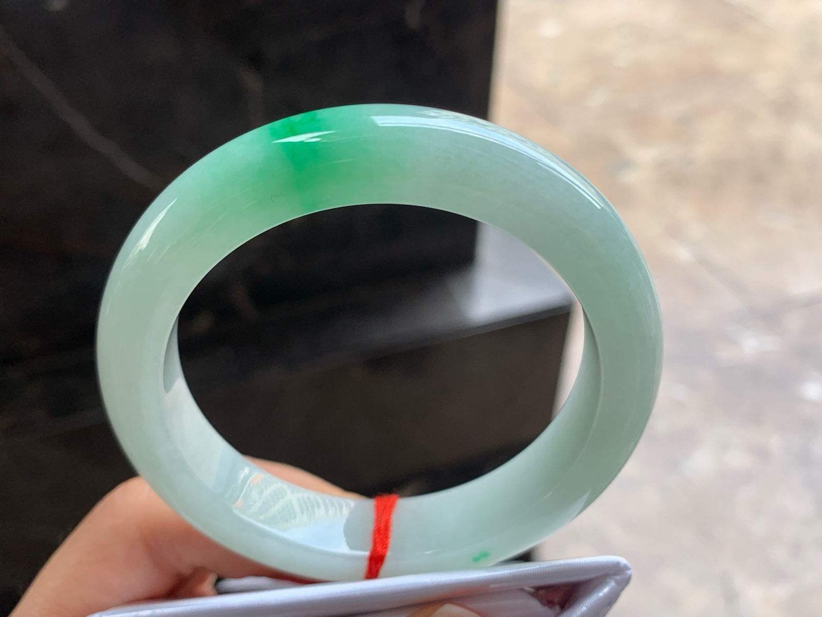 56.5-12.6-9.4

飘绿手镯^_^色阳 细腻