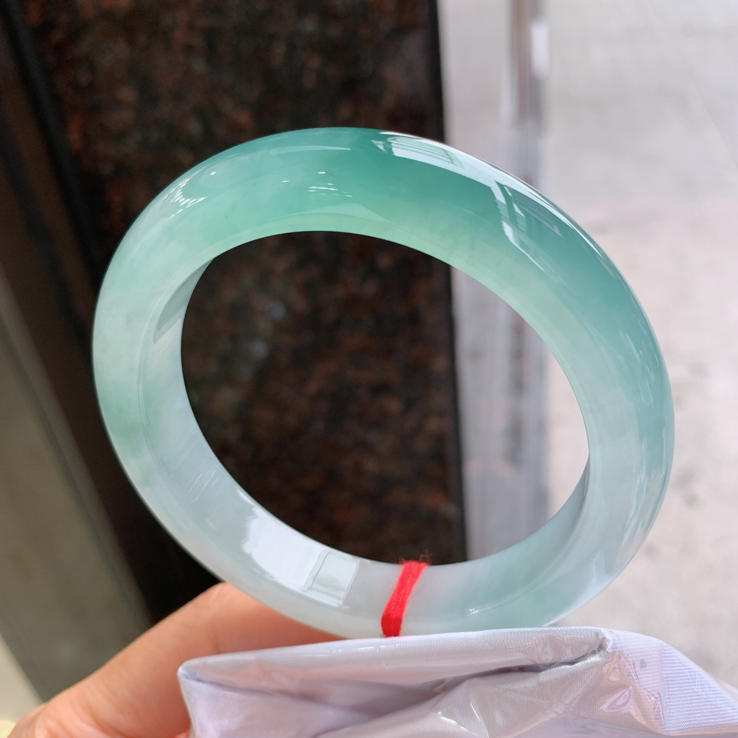 正圈冰蓝水  尺寸：62.2/12.8/10.3 ，大圈口