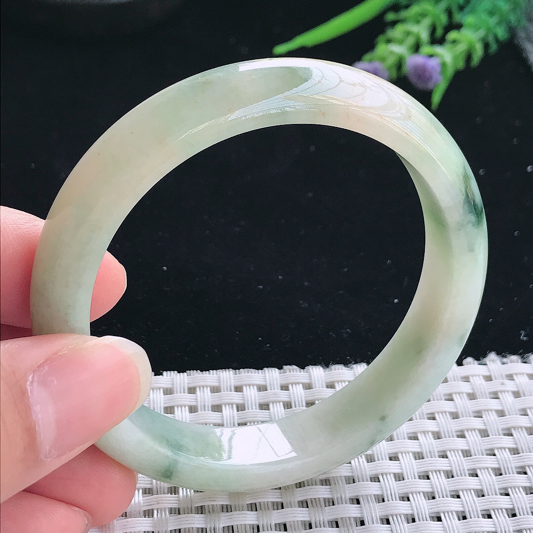 实拍A货翡翠55/12.3/7.6老坑精美温润飘花手镯玉镯手环