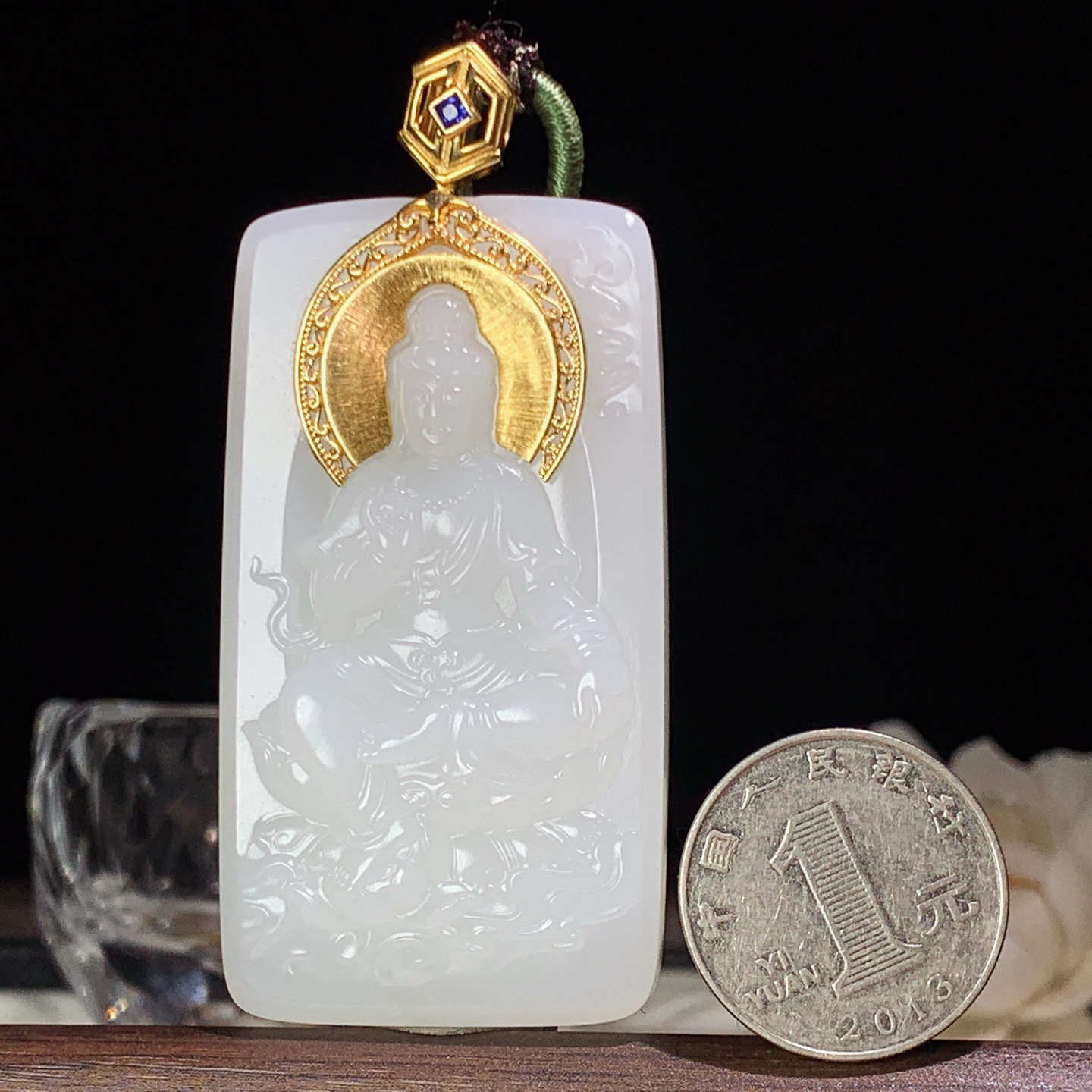 新疆和田玉18k金羊脂白坐莲观音牌挂件 尺寸64/35/11重65.6克，玉质细腻油润 底色纯净 脂粉好，品质好！lt260330