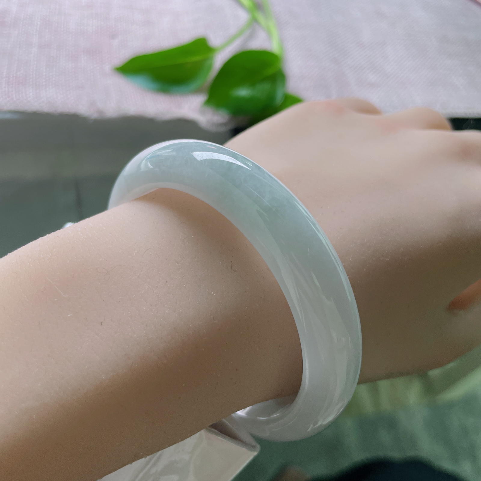 56.3/12.5/8白底正圈，水润细腻，清新简约大方