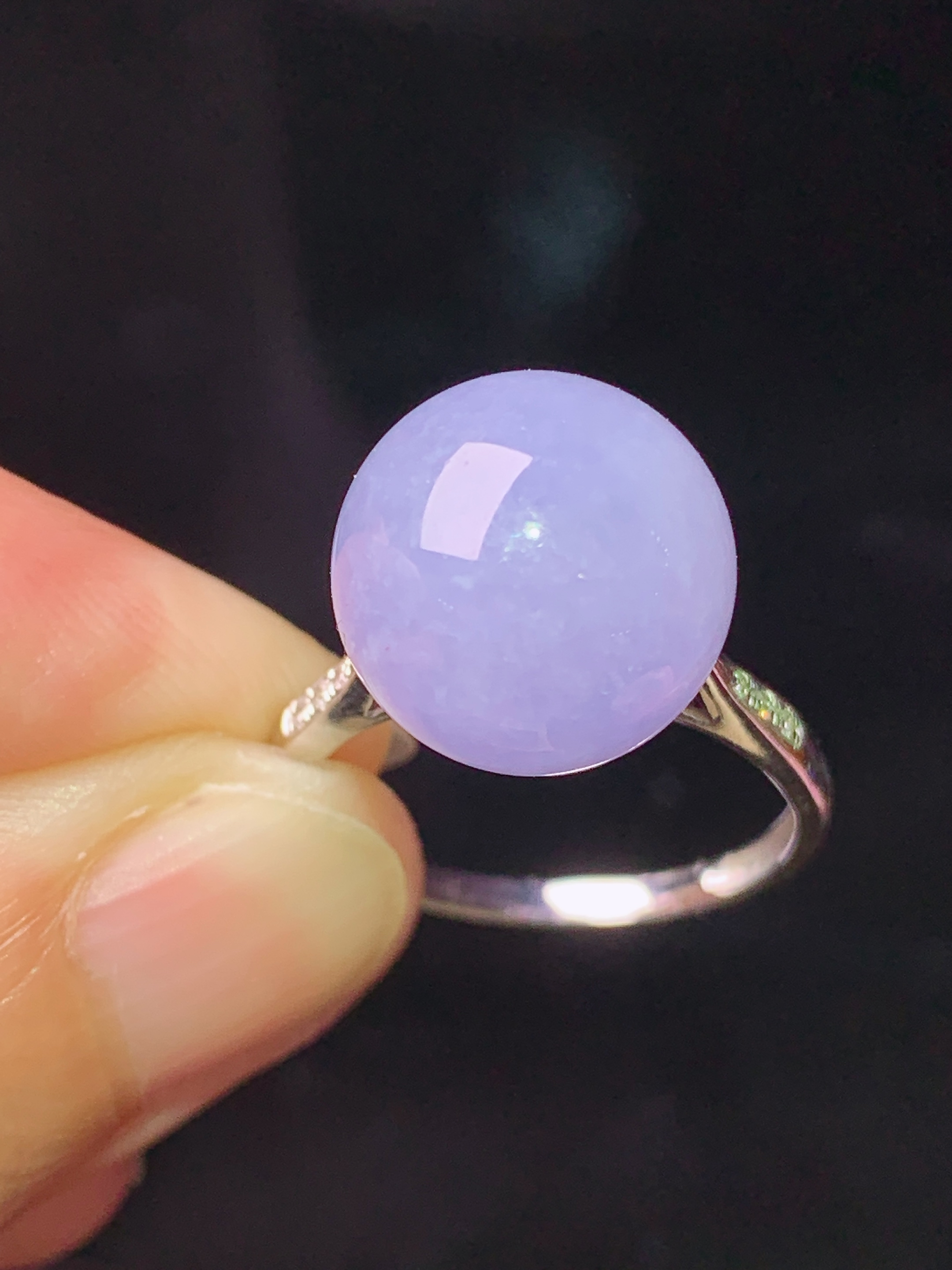 18k金钻镶嵌紫罗兰圆珠戒指 玉质细腻 色泽艳丽清新 水润亮眼 圈口14 整体尺寸17x5