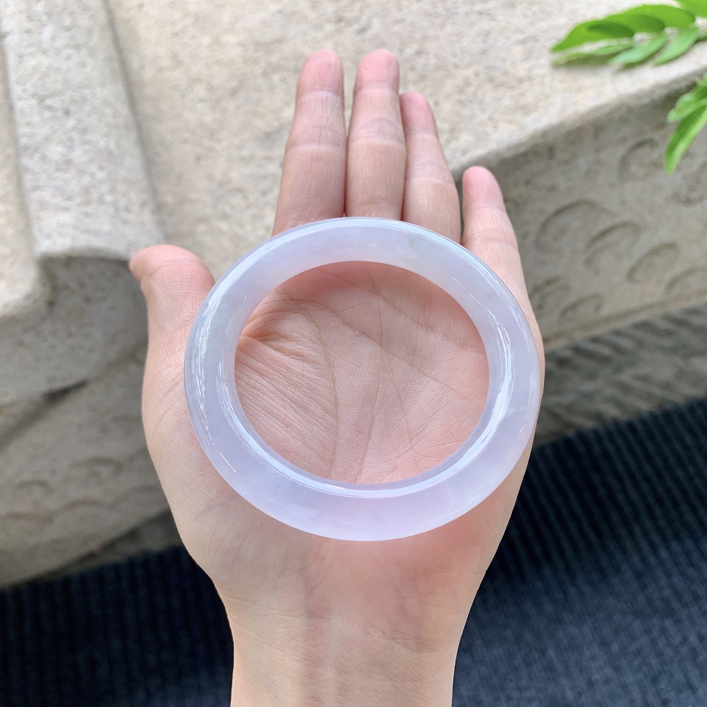 【圈口】53.8/10.6/10.2
冰粉紫，水润，种老，细腻，无纹裂！