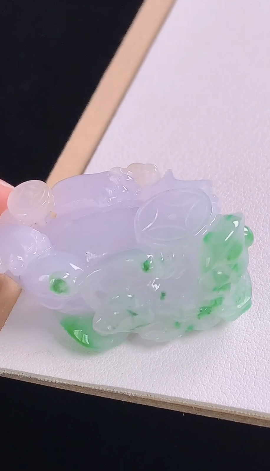 三彩貔貅
尺寸:49.8-30.5-20.6mm