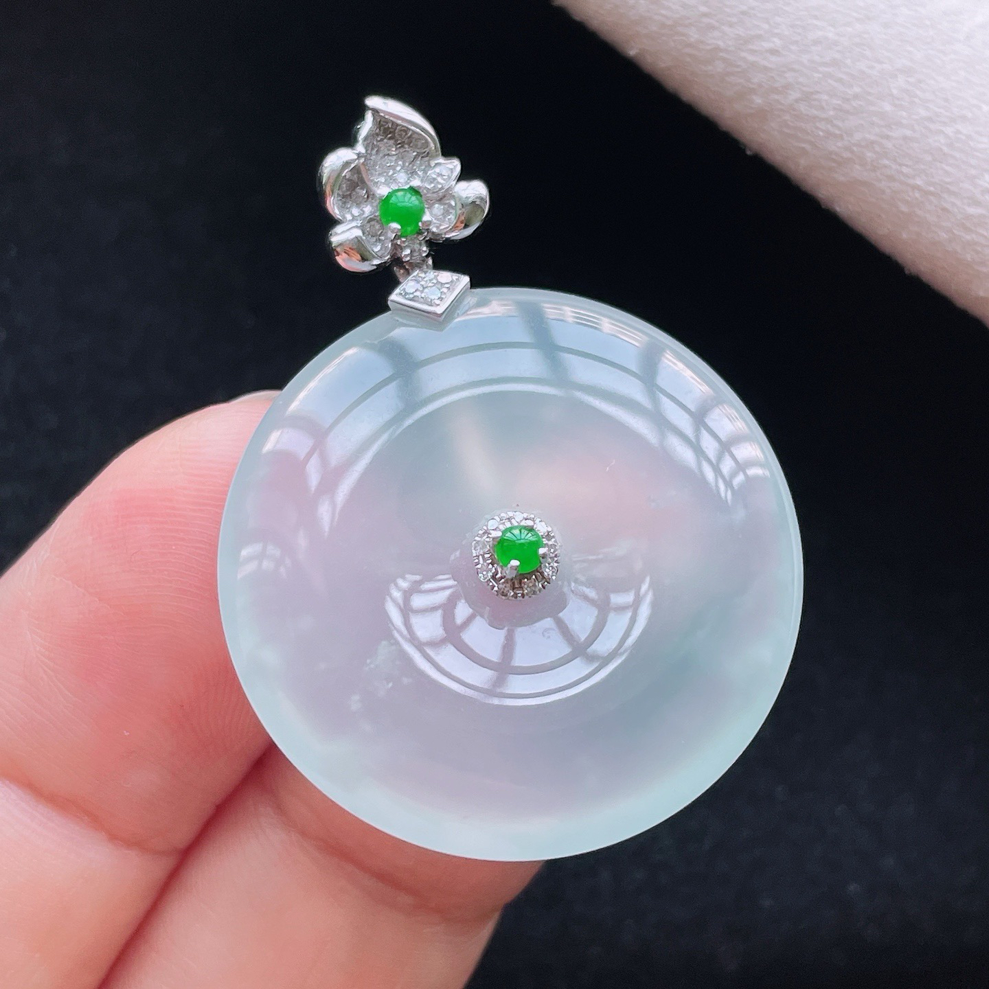 18K 冰种·平安扣

整37.7-27.7-5.1