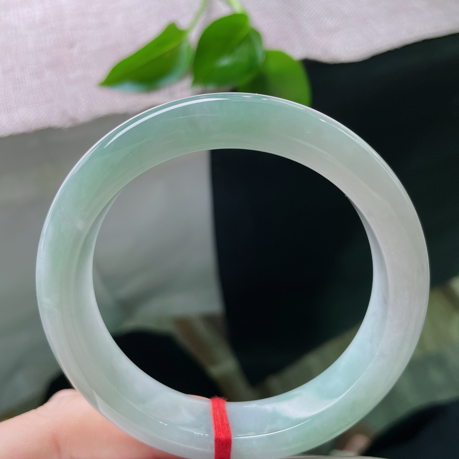 58.9/13.1/9.1，淡绿底正圈，肉质细腻干净，水头好，种老，巧笑嫣然，