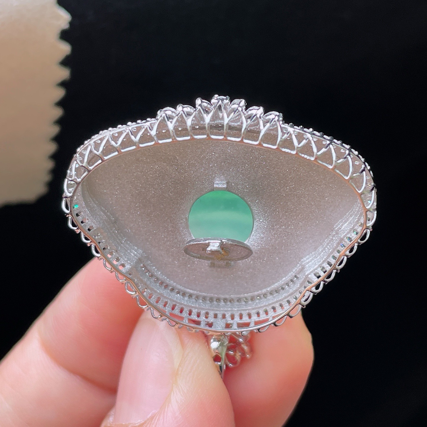 18K 冰种飘绿·佛公

整35-33.2-10.4
裸21.9-30.3-3.8