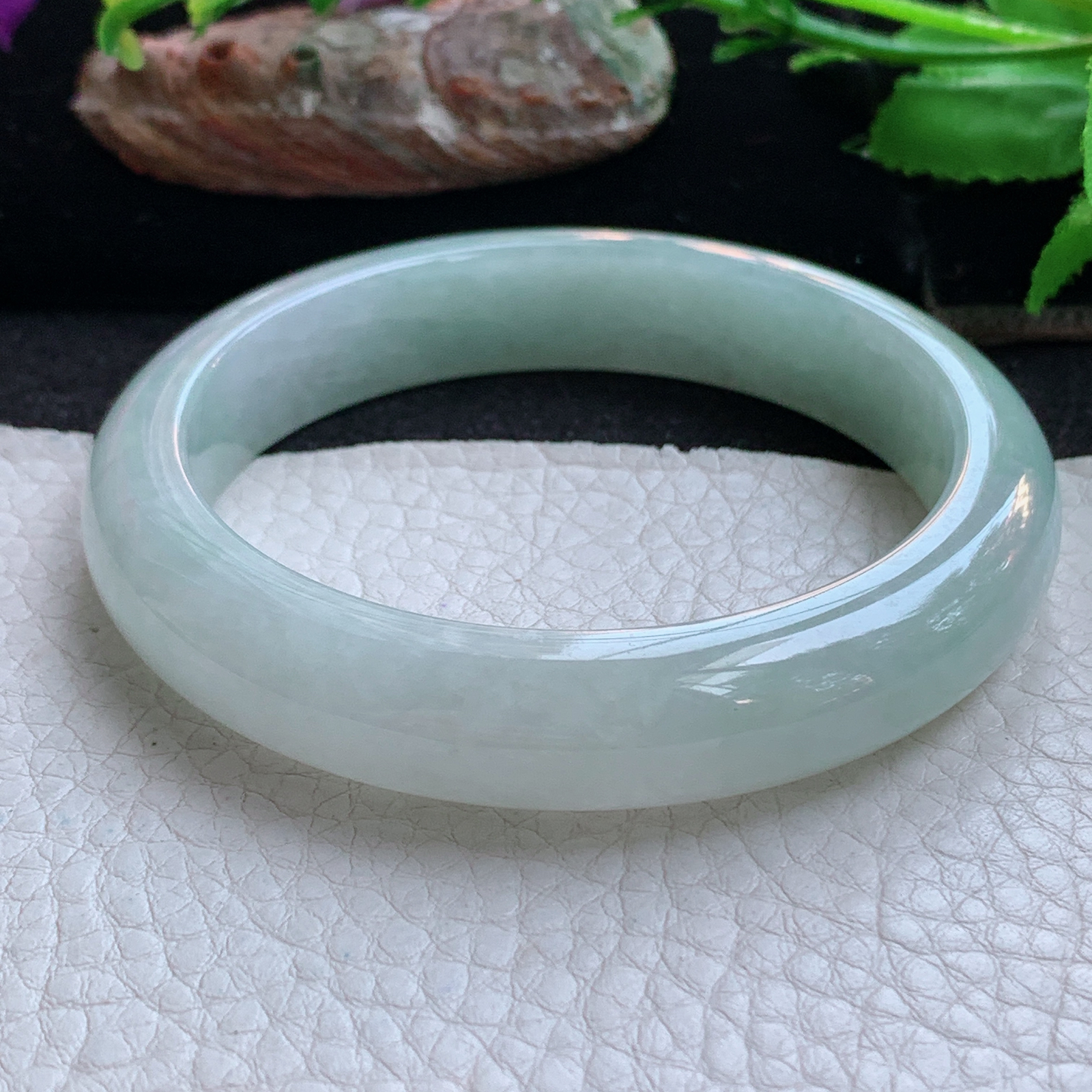 js实拍59*12.5*8.5平安镯 天然缅甸翡翠a货手镯浅绿大气正圈玉镯子