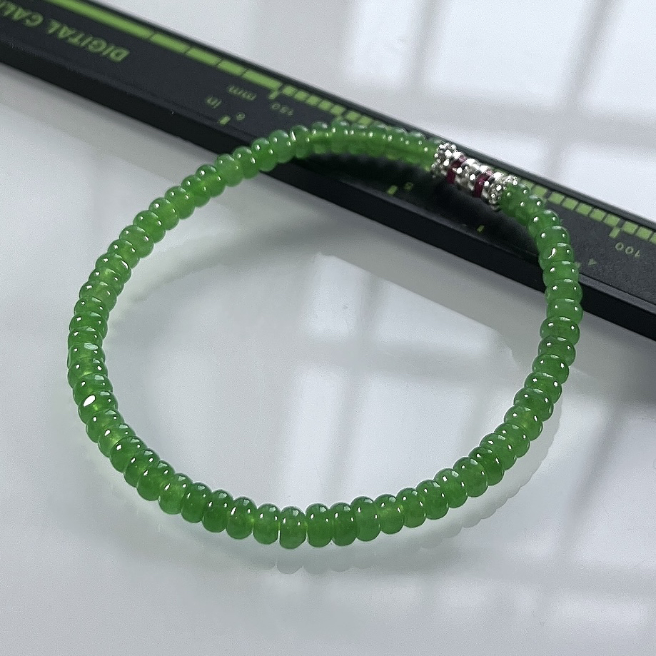 缅甸天然翡翠A货，卡4.5冰种起胶晴绿算盘珠手串手链，尺寸：4.5/2.5mm/65颗，长度175mm，重量：7.18g