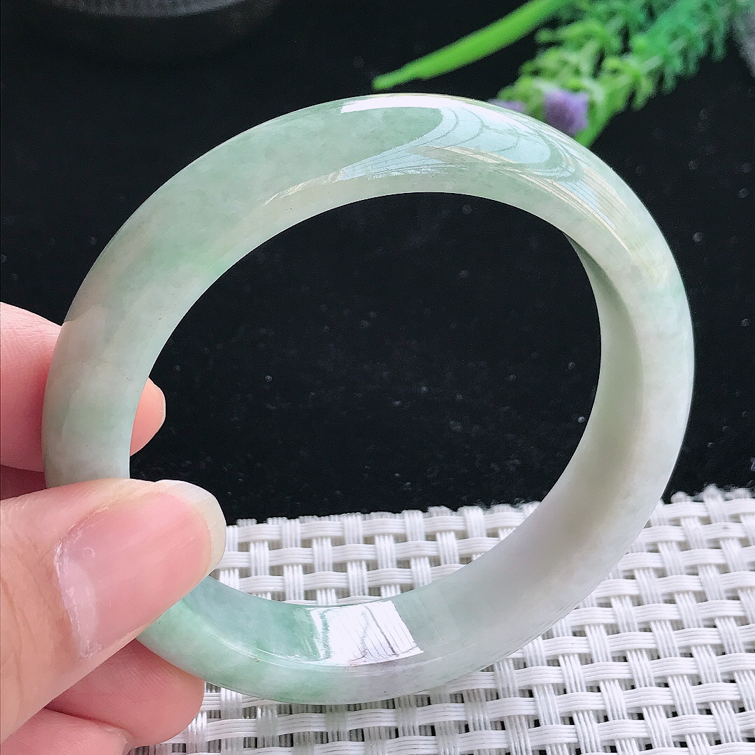 实拍A货翡翠56/13.2/8.2老坑秀气温润浅绿色手镯玉镯手环
