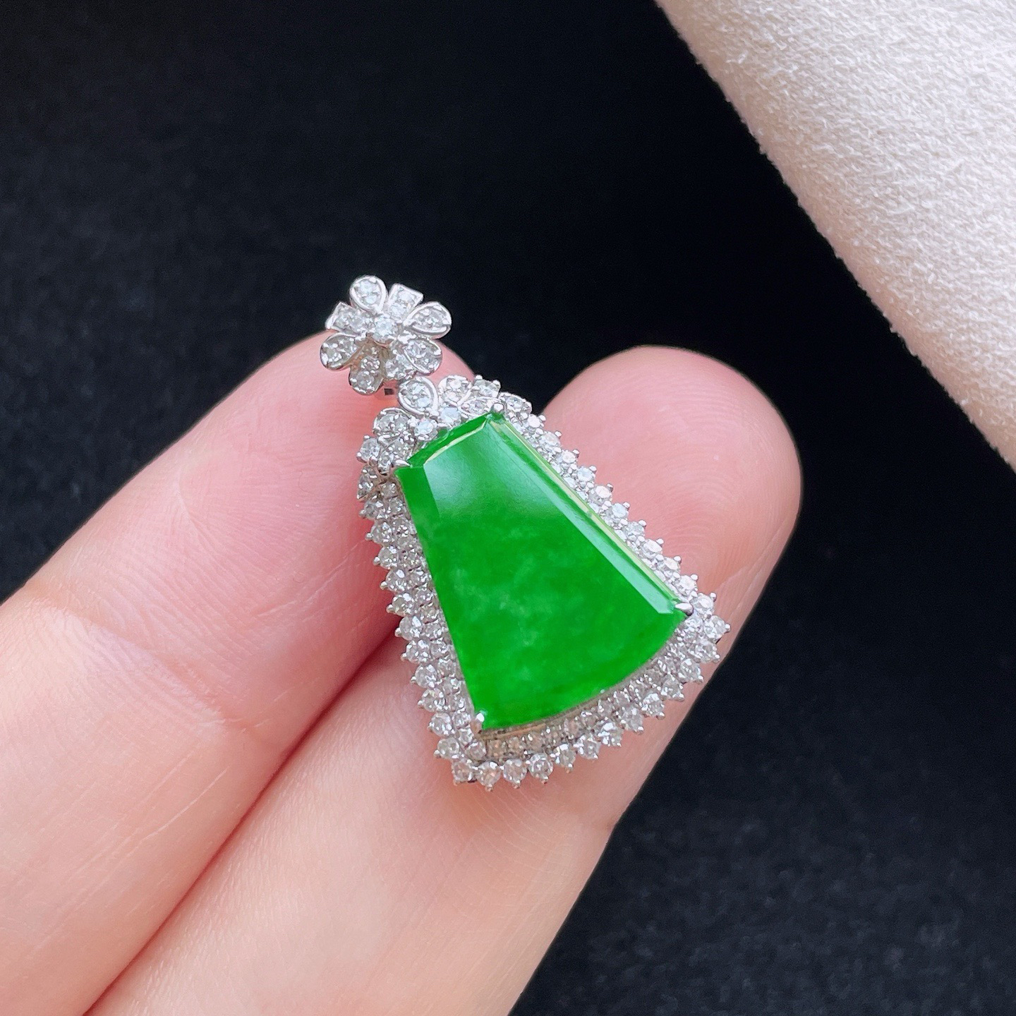 18K 满色·无事牌

整26.7-15.7-9
裸14.2-11.7-1.2