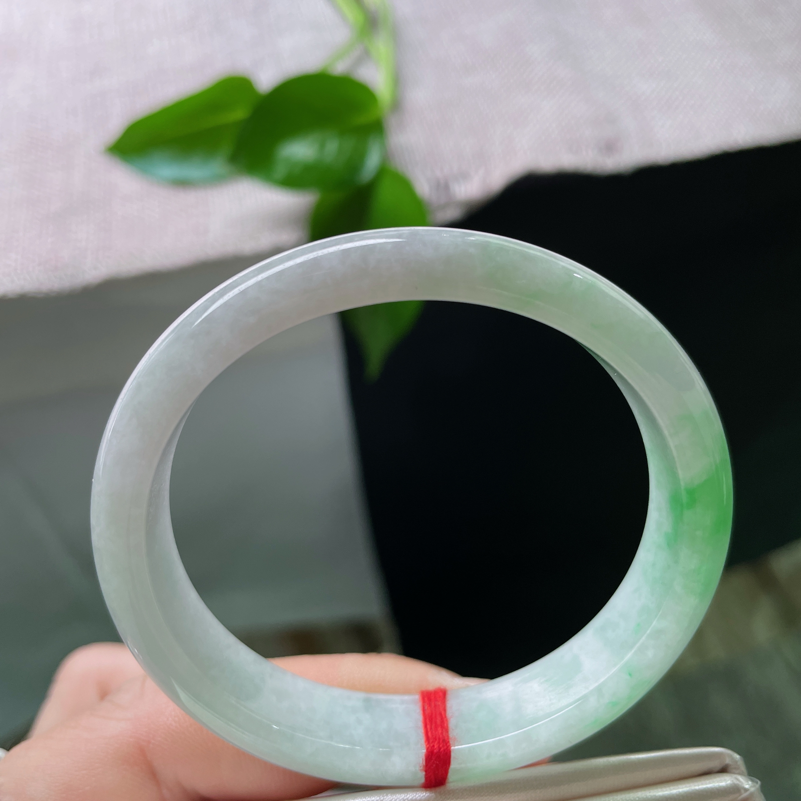 54.2（49）12/6.5，飘绿贵妃，颜色鲜艳夺目，佩戴贵气