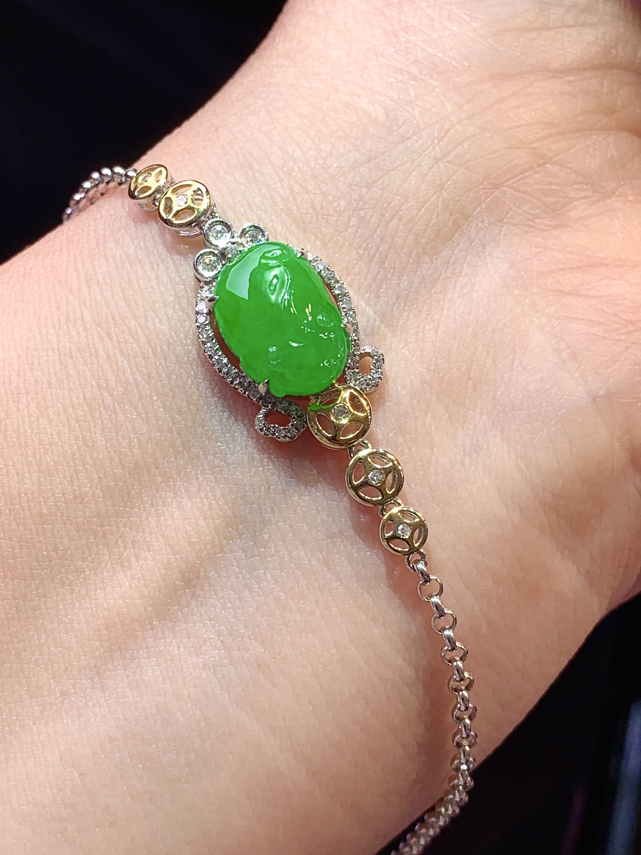 18k金钻镶嵌满绿貔貅手链 玉质细腻 色泽艳丽清新 水润亮眼 整体尺寸180*11.8*6.5h1