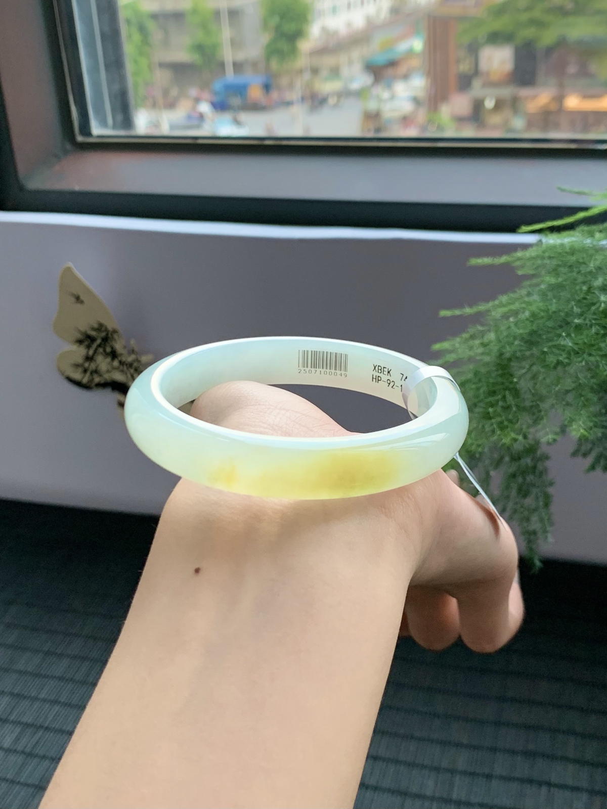 冰黄翡手镯灵动的黄加绿是夏与秋的碰撞有种有色上手典雅秀气，富有内涵58-12-8mm