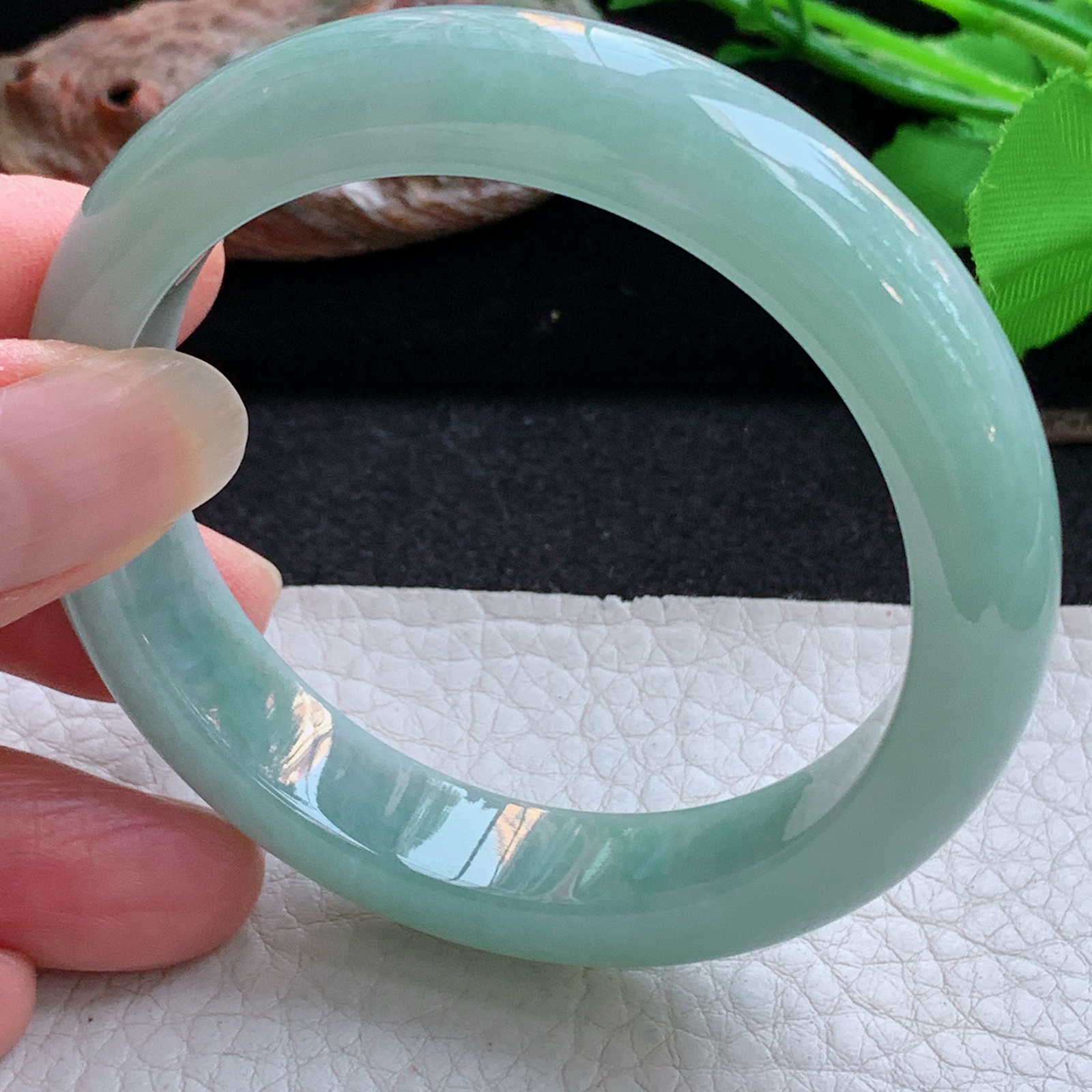 js实拍53.5*12*8平安镯 天然缅甸翡翠a货手镯满绿秀气正圈玉镯子