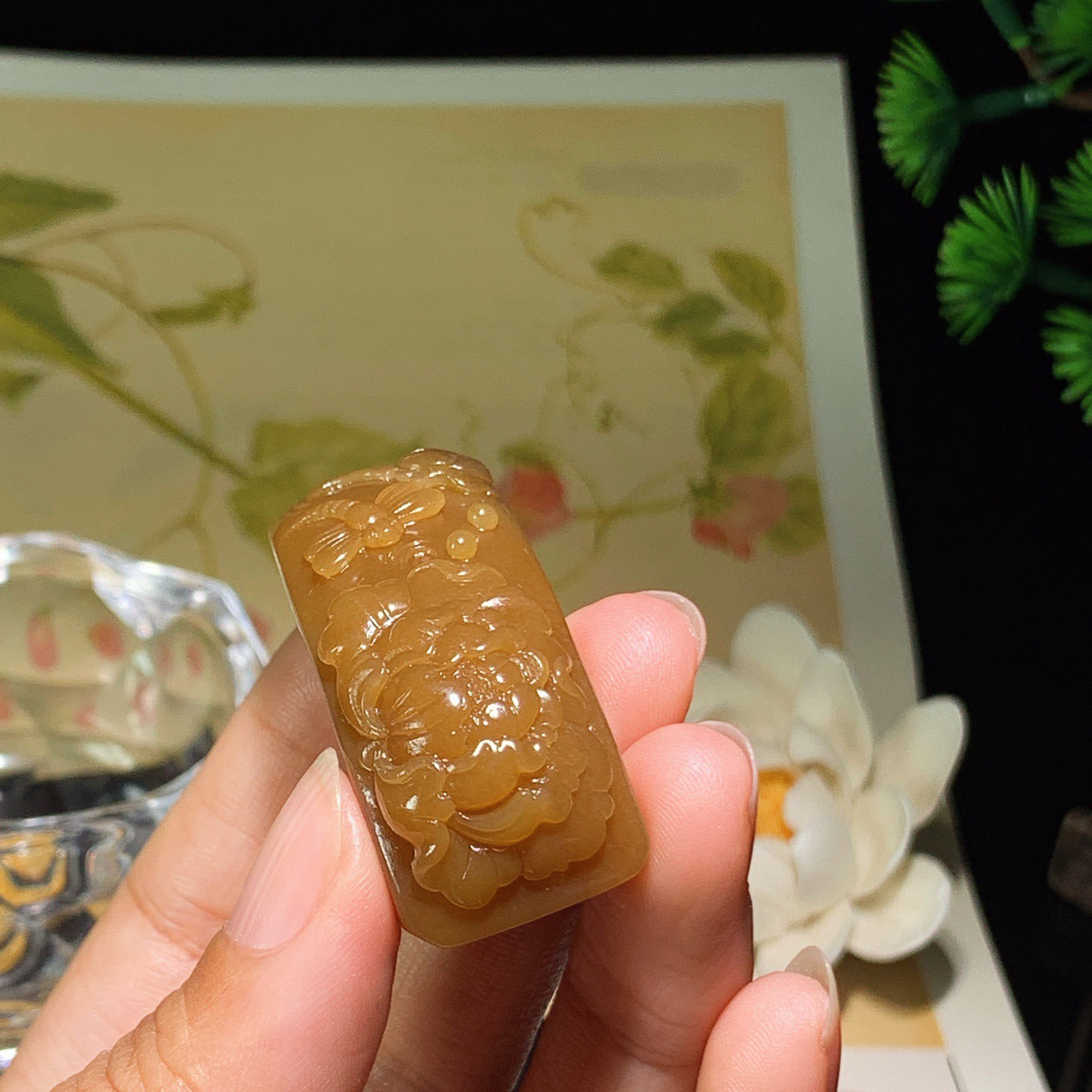 新疆和田玉且末糖花开富贵手牌 尺寸46/19/13重24.5克，玉质细腻油润 底色纯净 脂粉好，品质好！lt260330