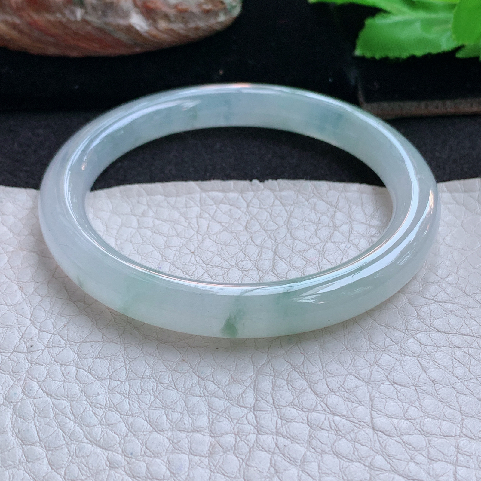 xc实拍53.8*8.2美人镯 天然缅甸翡翠a货手镯飘绿冰飘花圆条叮当镯