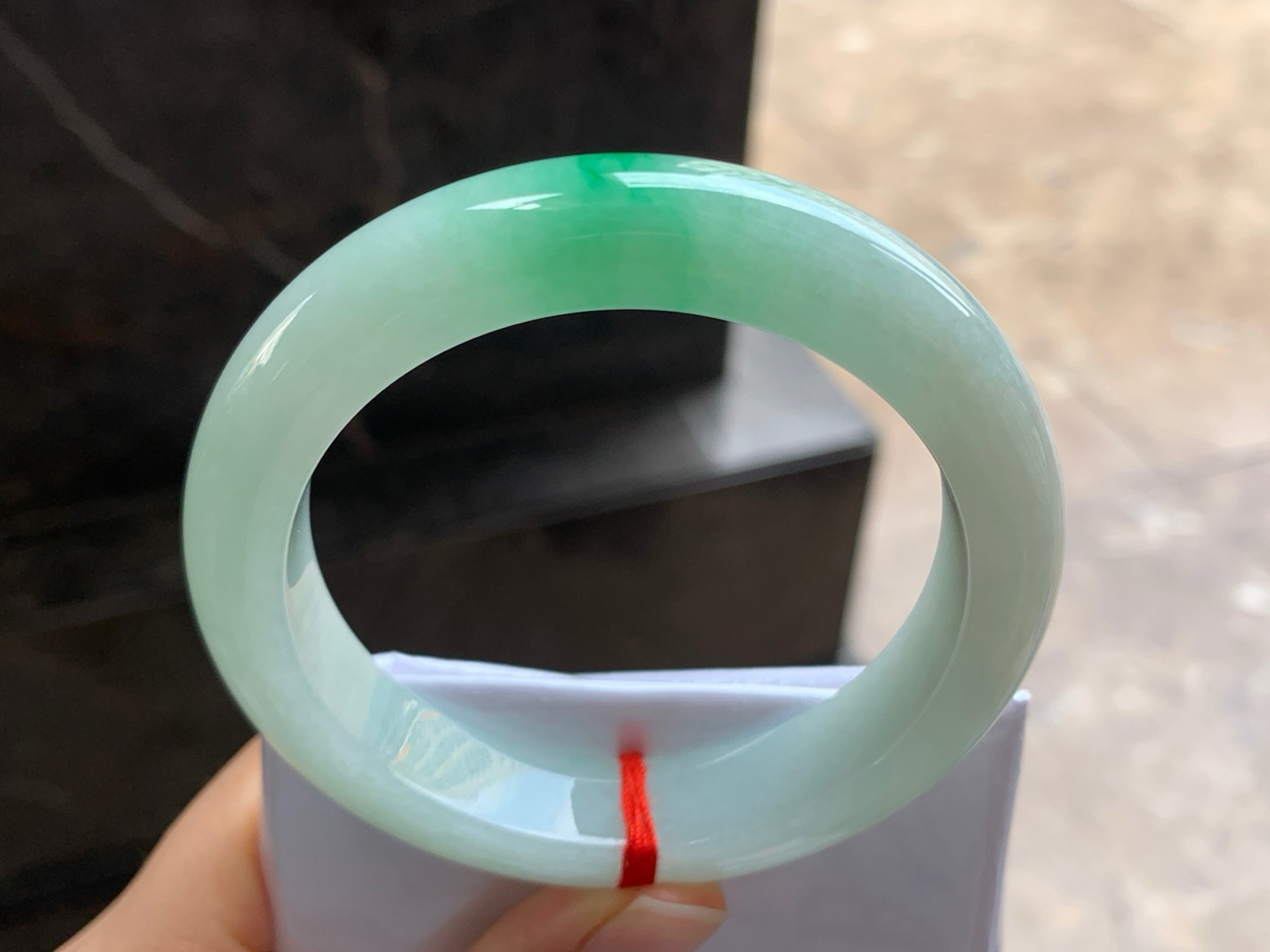 56.5-12.6-9.4

飘绿手镯^_^色阳 细腻