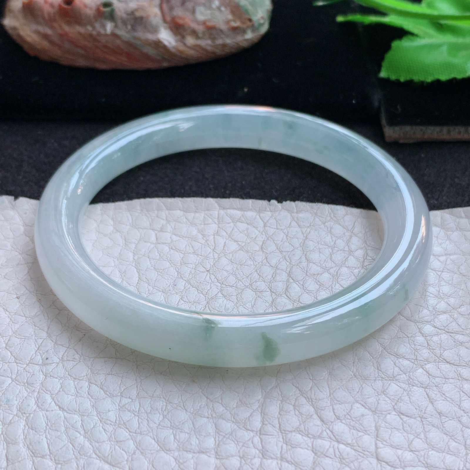 xc实拍53.8*8.2美人镯 天然缅甸翡翠a货手镯飘绿冰飘花圆条叮当镯