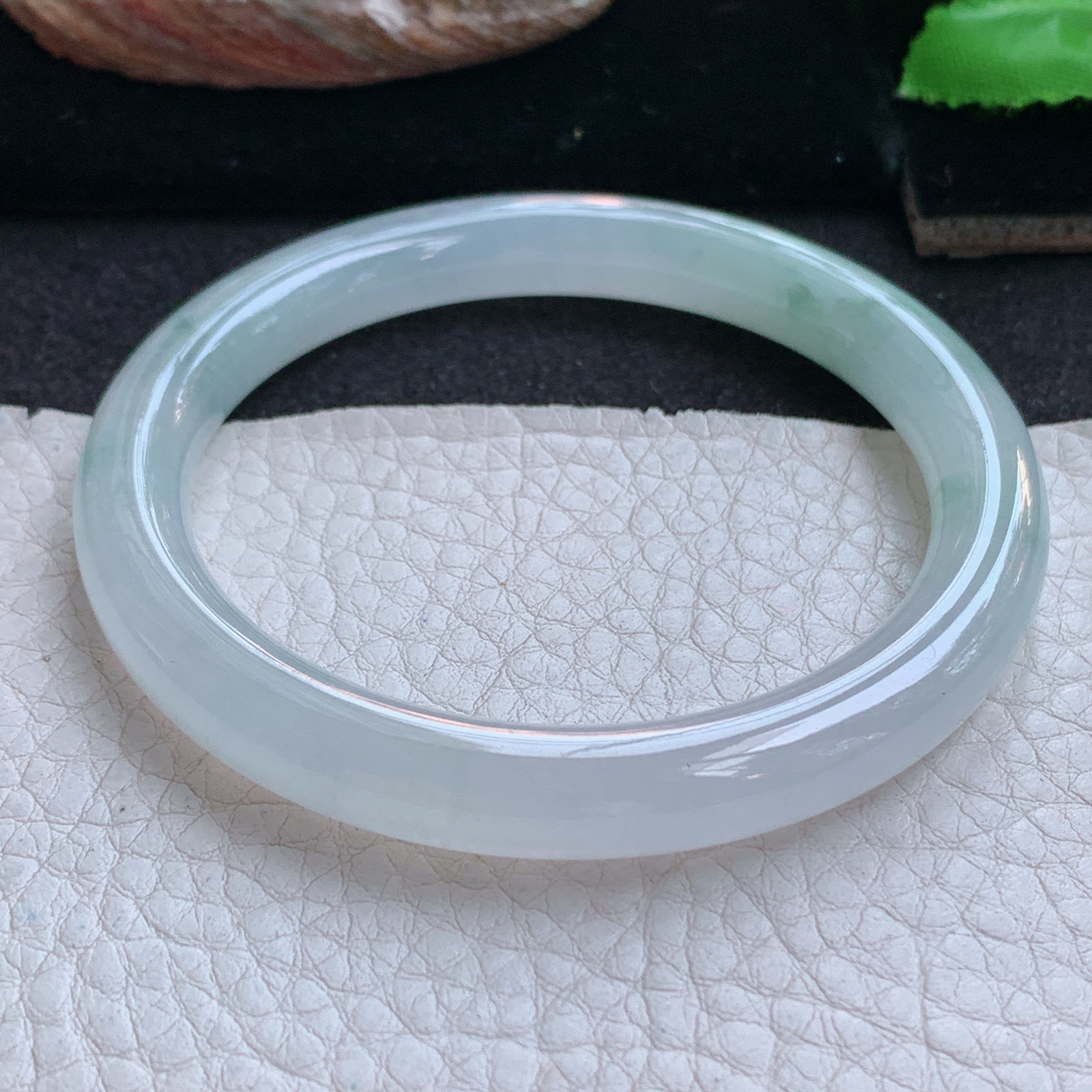 xc实拍53.8*8.2美人镯 天然缅甸翡翠a货手镯飘绿冰飘花圆条叮当镯