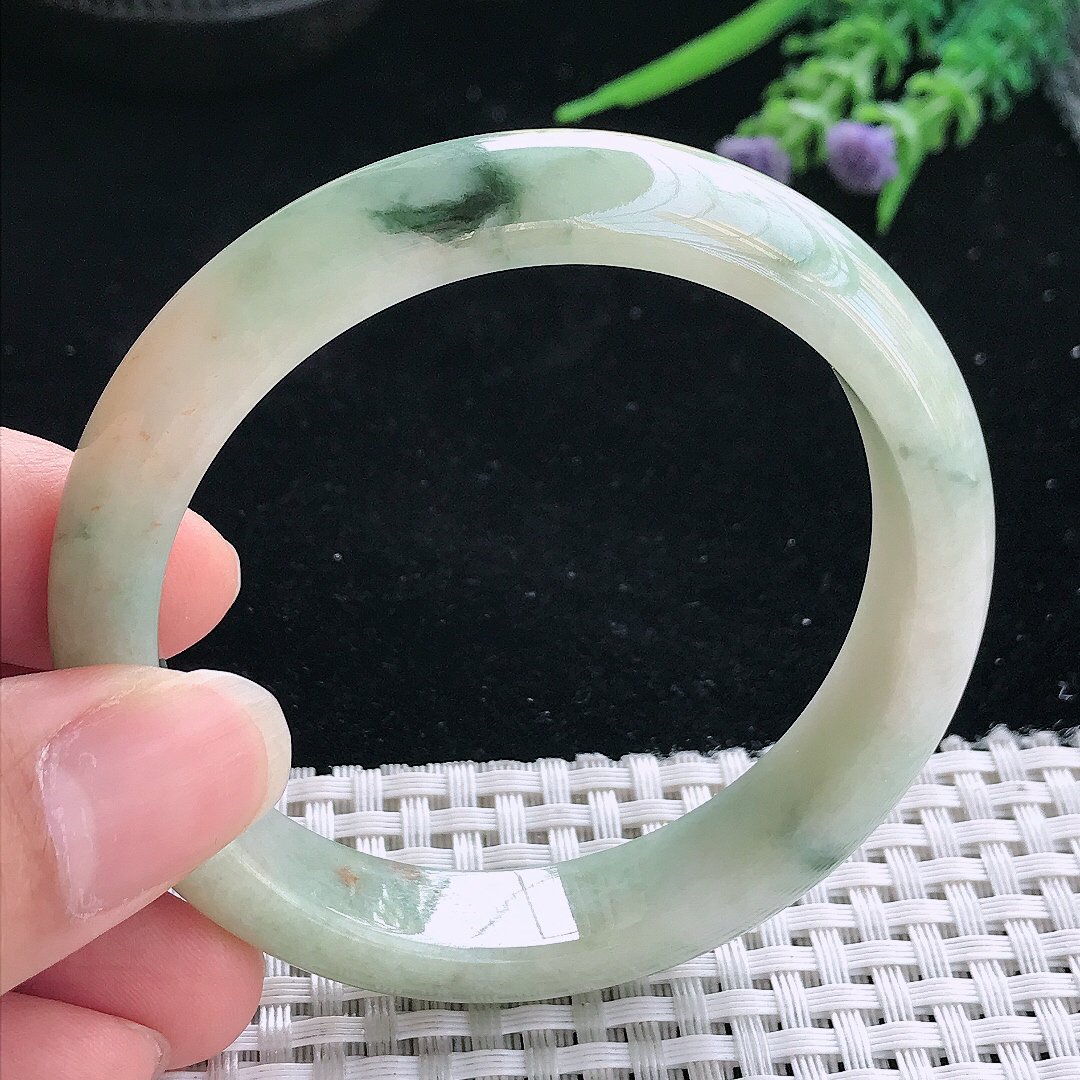 实拍A货翡翠55/12.3/7.6老坑精美温润飘花手镯玉镯手环