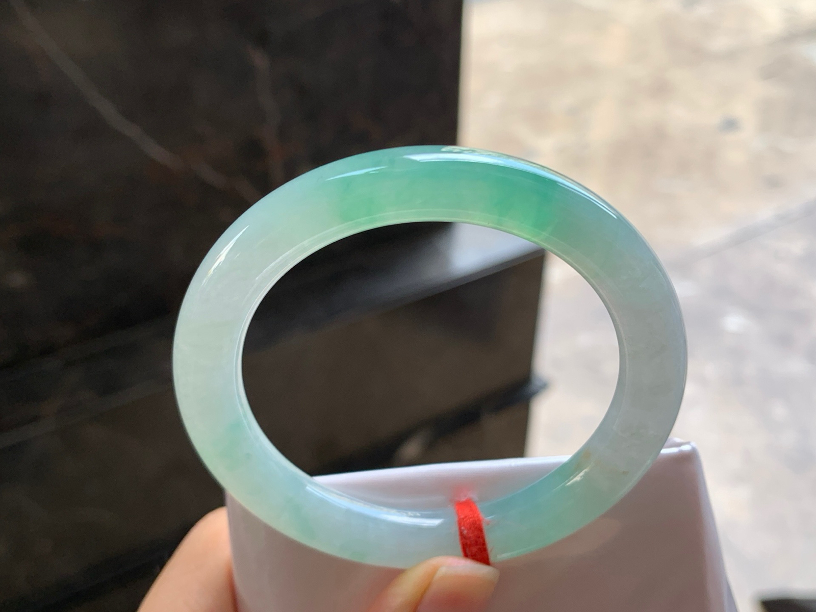 52-9

晴绿圆条手镯^_^色阳 水润