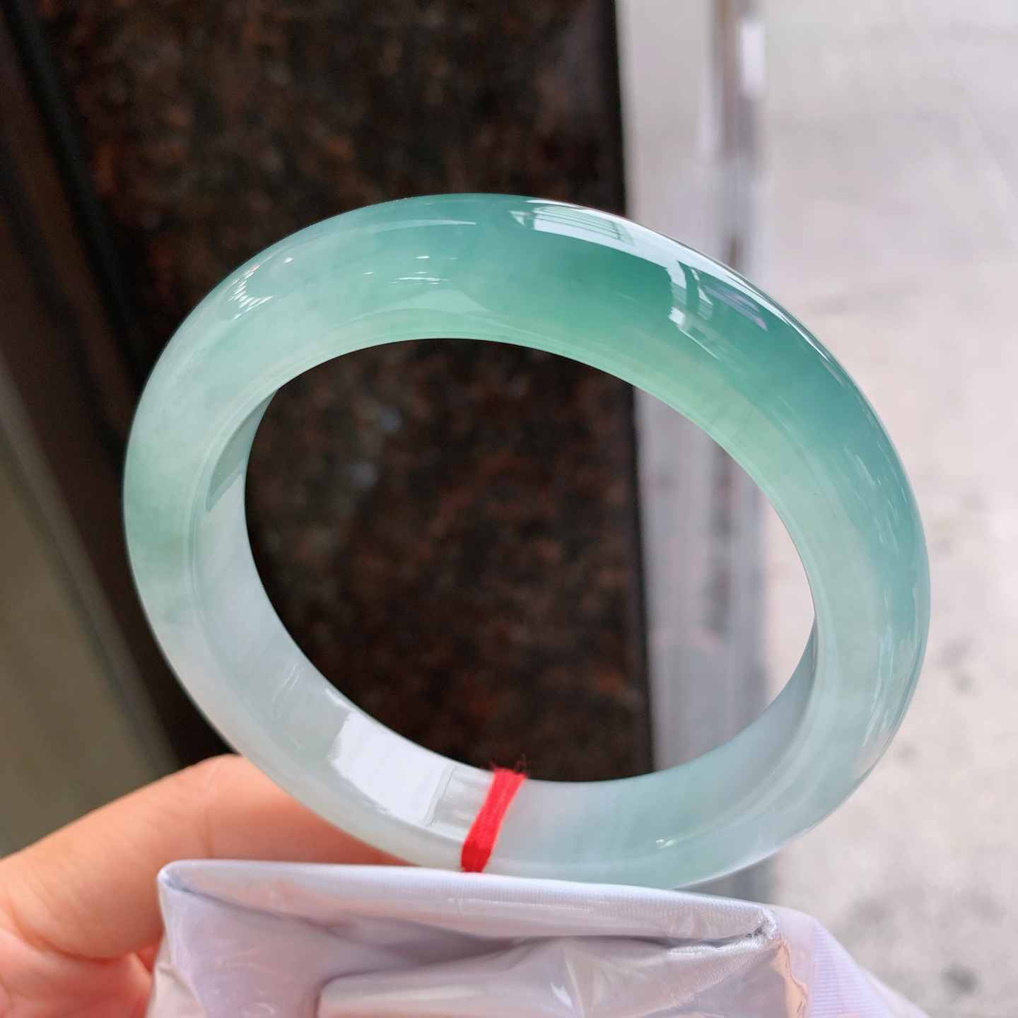 正圈冰蓝水  尺寸：62.2/12.8/10.3 ，大圈口