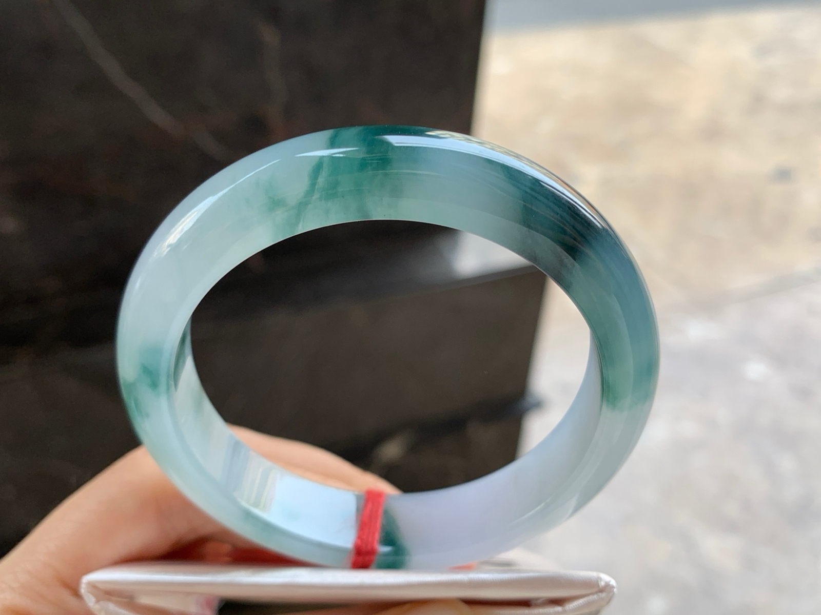 56.5-12.8-8.5

蓝花手镯^_^飘花浓郁