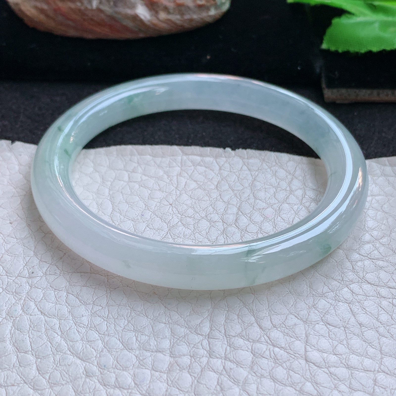 xc实拍53.8*8.2美人镯 天然缅甸翡翠a货手镯飘绿冰飘花圆条叮当镯