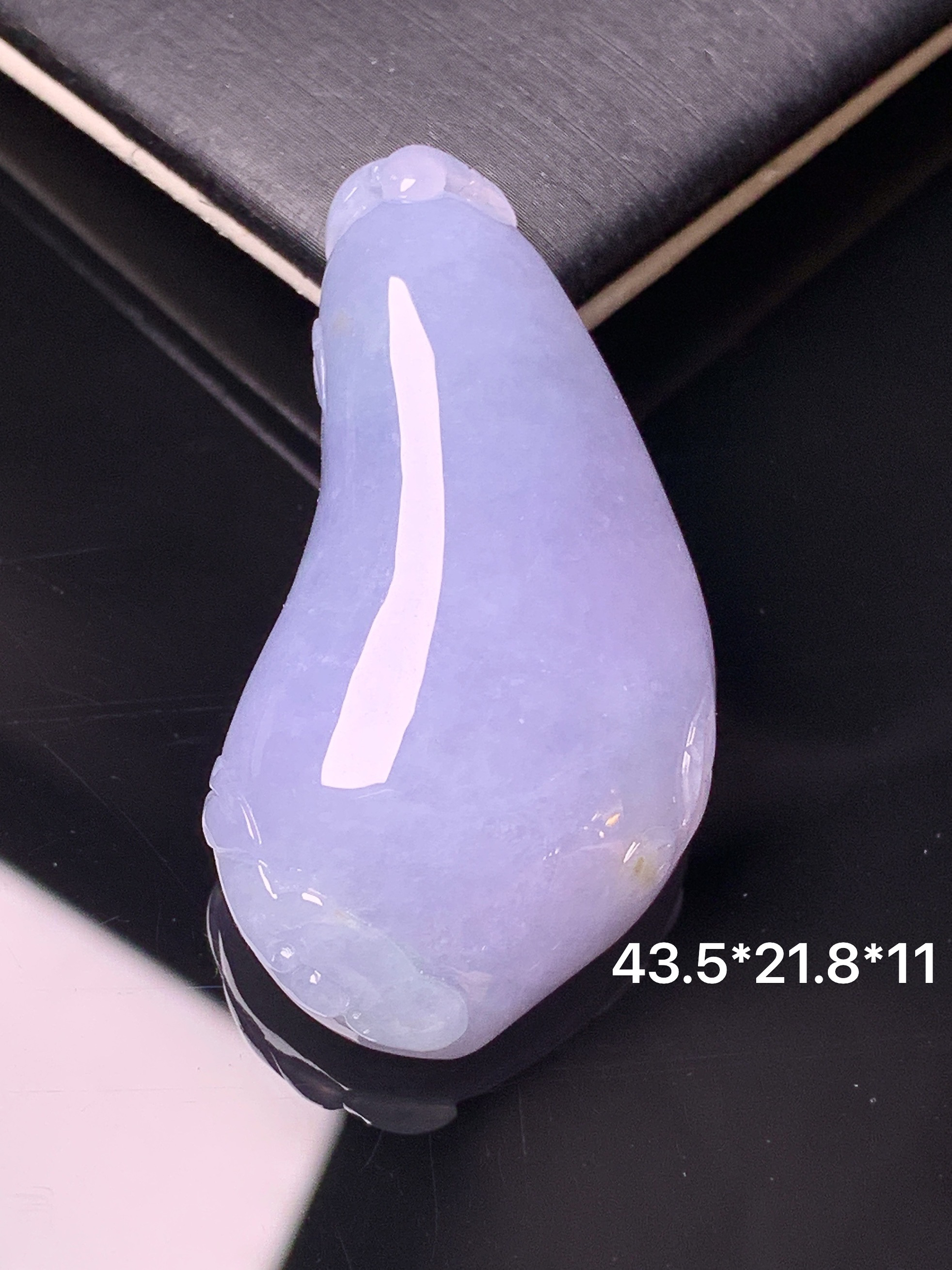 紫罗兰福瓜吊坠 玉质细腻 色泽艳丽清新 水润亮眼 整体尺寸43.5*21.8*11c1