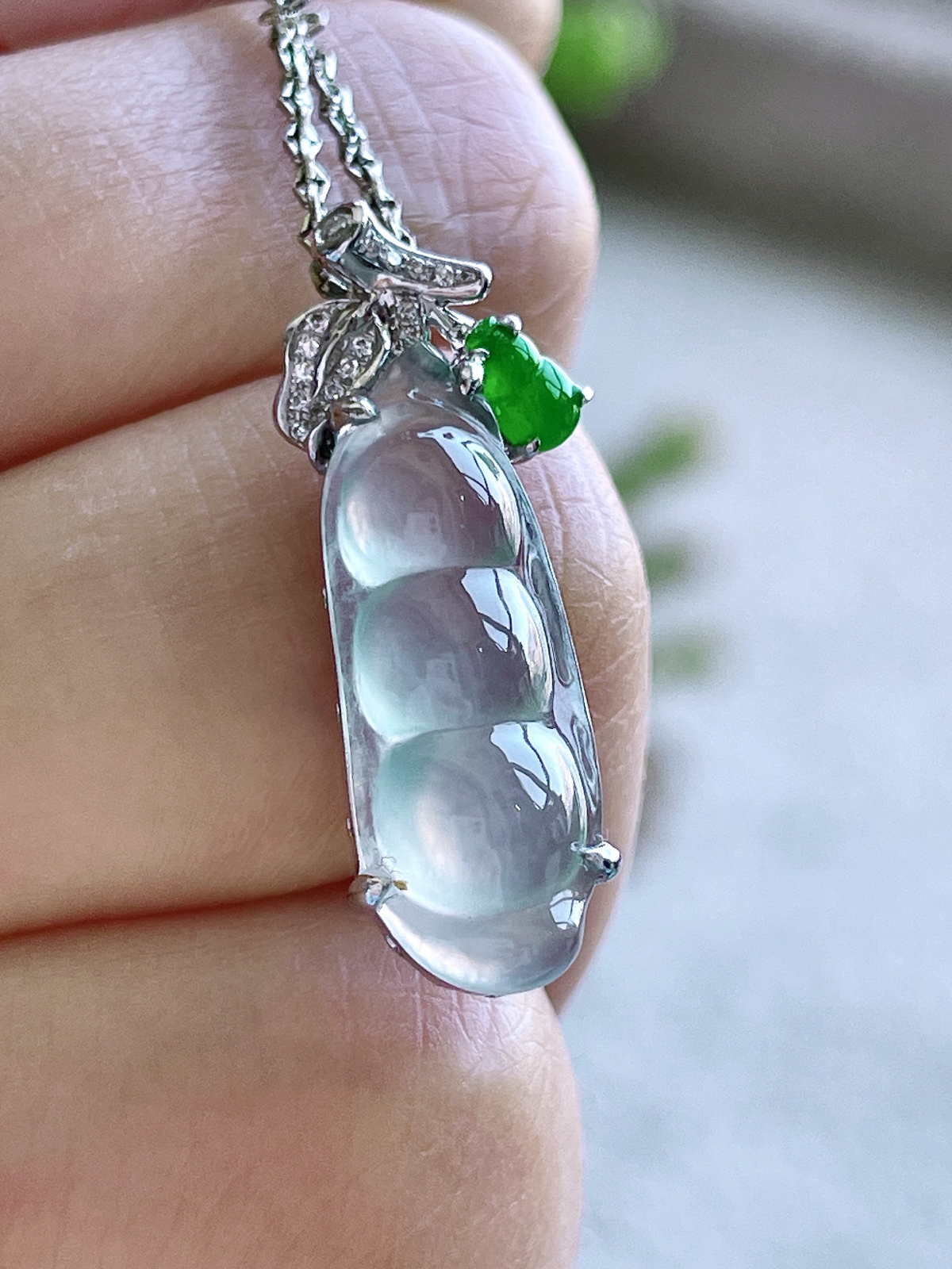 【镶嵌】高冰豆子高冰福豆吊坠  
【说明】缅料 18k金镶嵌 性价比高  
【整体】26.3-8.