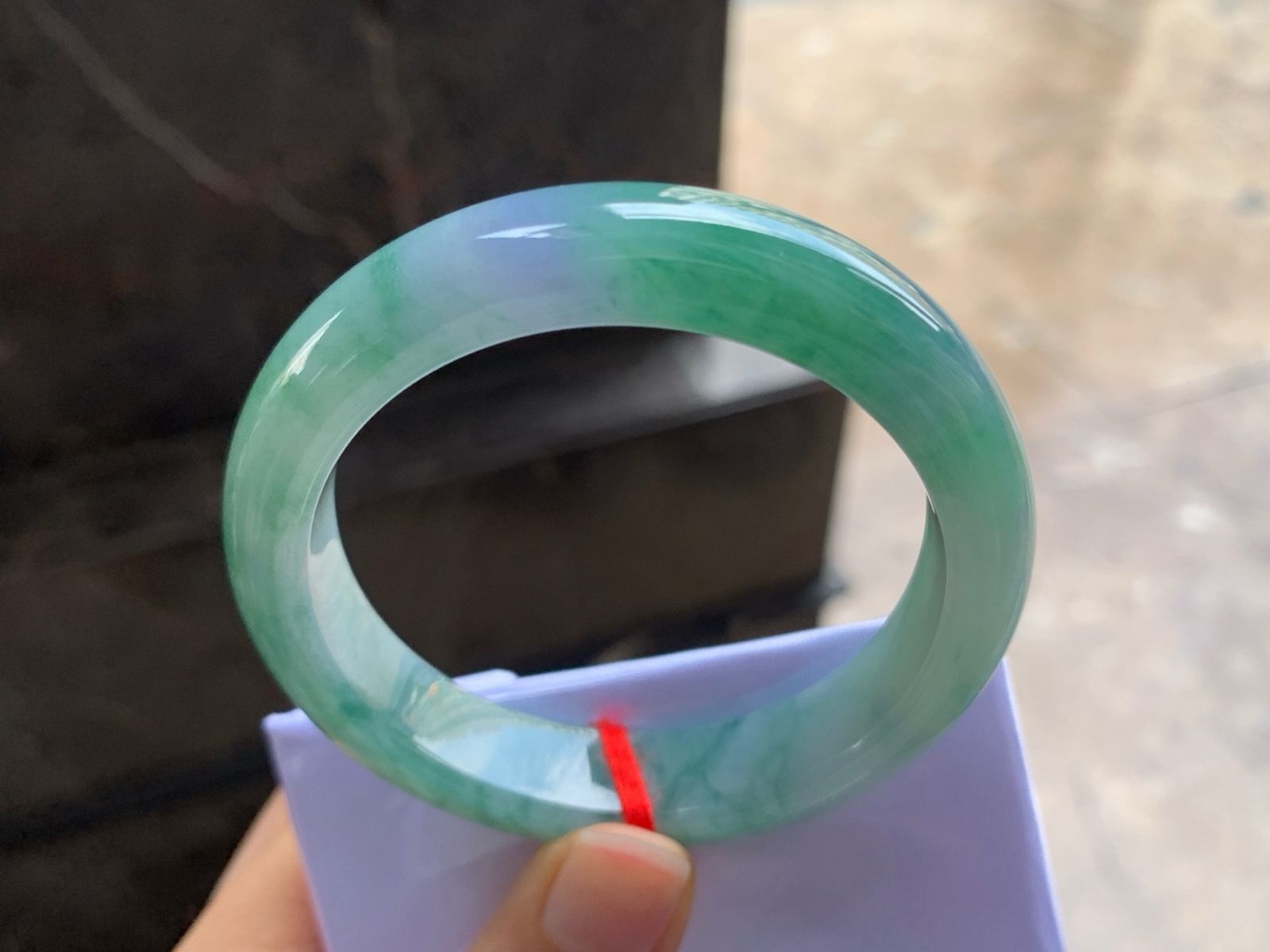 51-12.1-8.1

浓绿花带紫手镯^_^颜色鲜艳 特色手镯