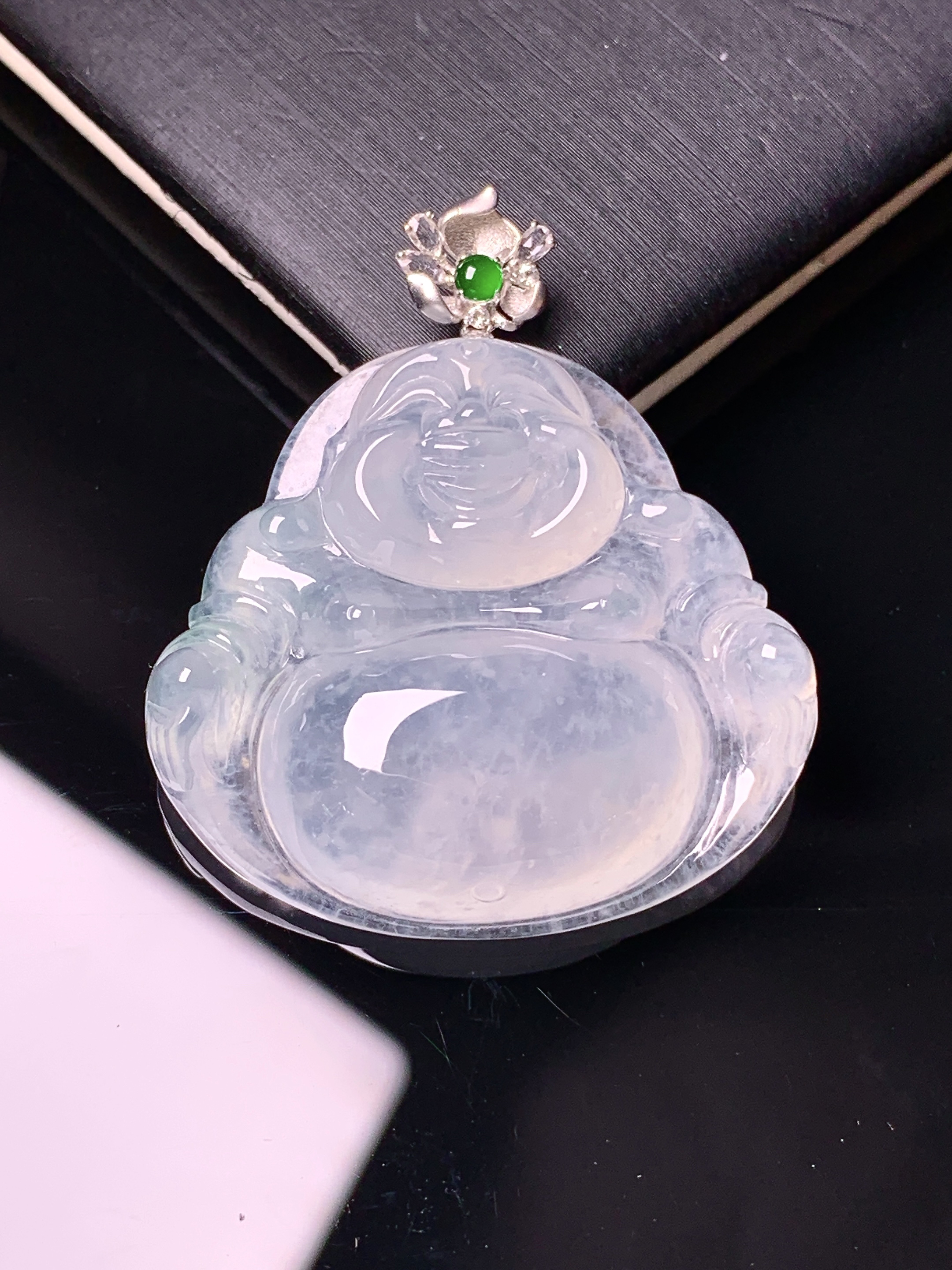 18k金钻镶嵌冰种佛公吊坠 玉质细腻 色泽艳丽清新 水润亮眼 整体尺寸35.3*31.2*7.2c1