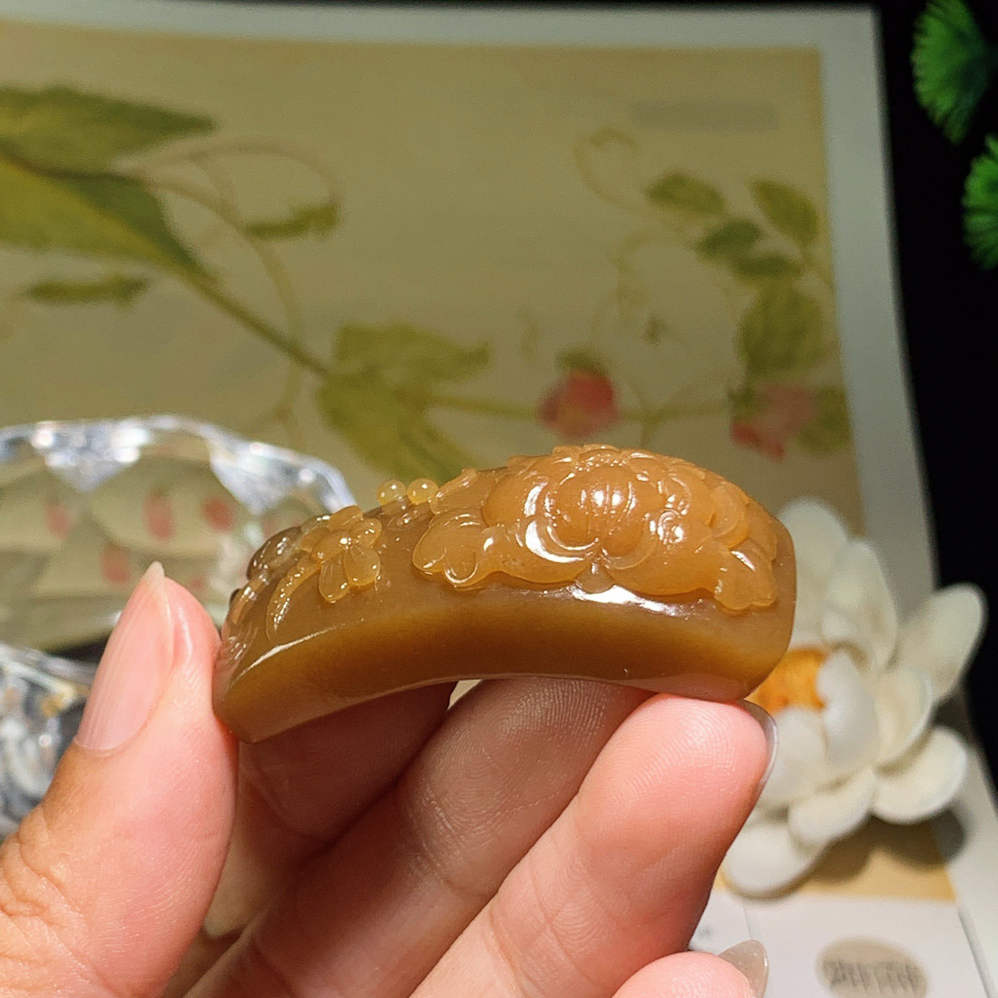 新疆和田玉且末糖花开富贵手牌 尺寸46/19/13重24.5克，玉质细腻油润 底色纯净 脂粉好，品质好！lt260330