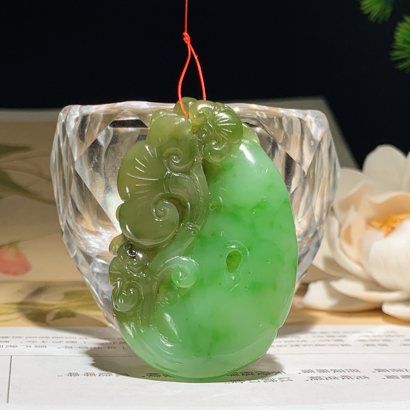 和田玉苹果绿俄罗斯碧玉花开富贵挂件 尺寸50/33/11重31.5克，玉质细腻油润 底色纯净 脂粉好，品质好！lt260330