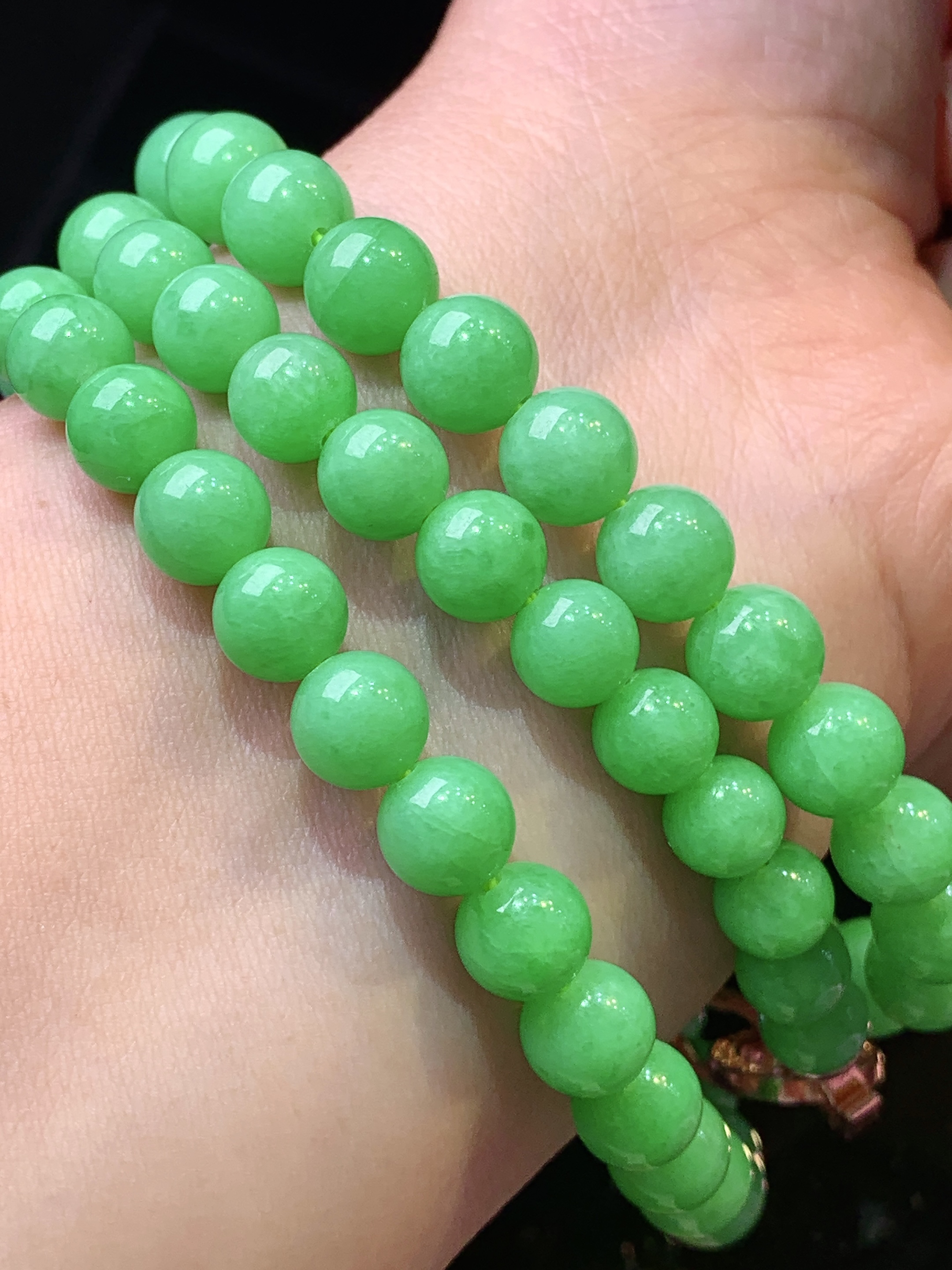 翠绿圆珠项链 玉质细腻 色泽艳丽清新 水润亮眼 整体尺寸7.5h3