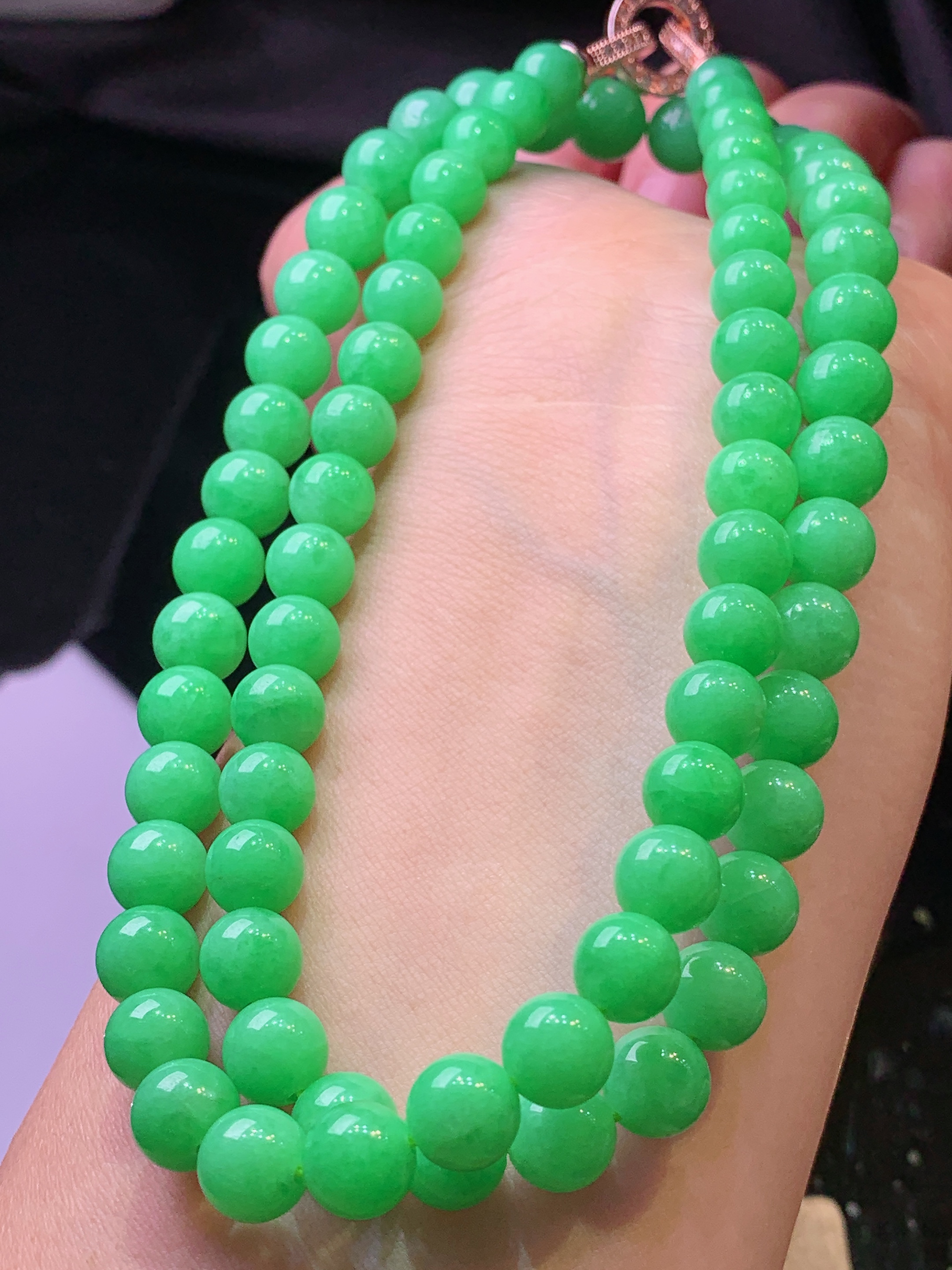 翠绿圆珠项链 玉质细腻 色泽艳丽清新 水润亮眼 整体尺寸7.5h3