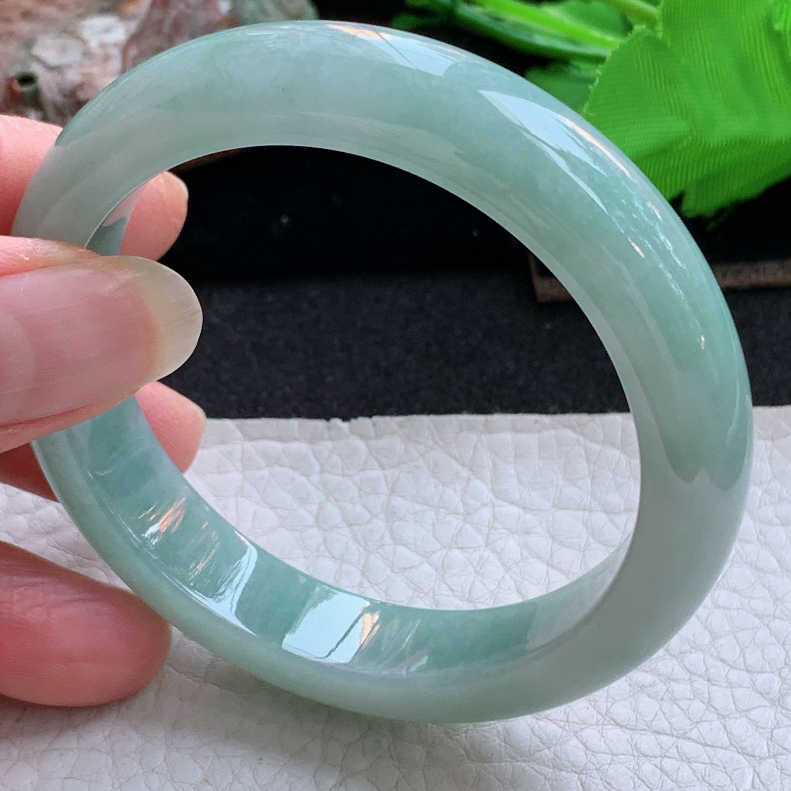 js实拍53.5*12*8平安镯 天然缅甸翡翠a货手镯满绿秀气正圈玉镯子