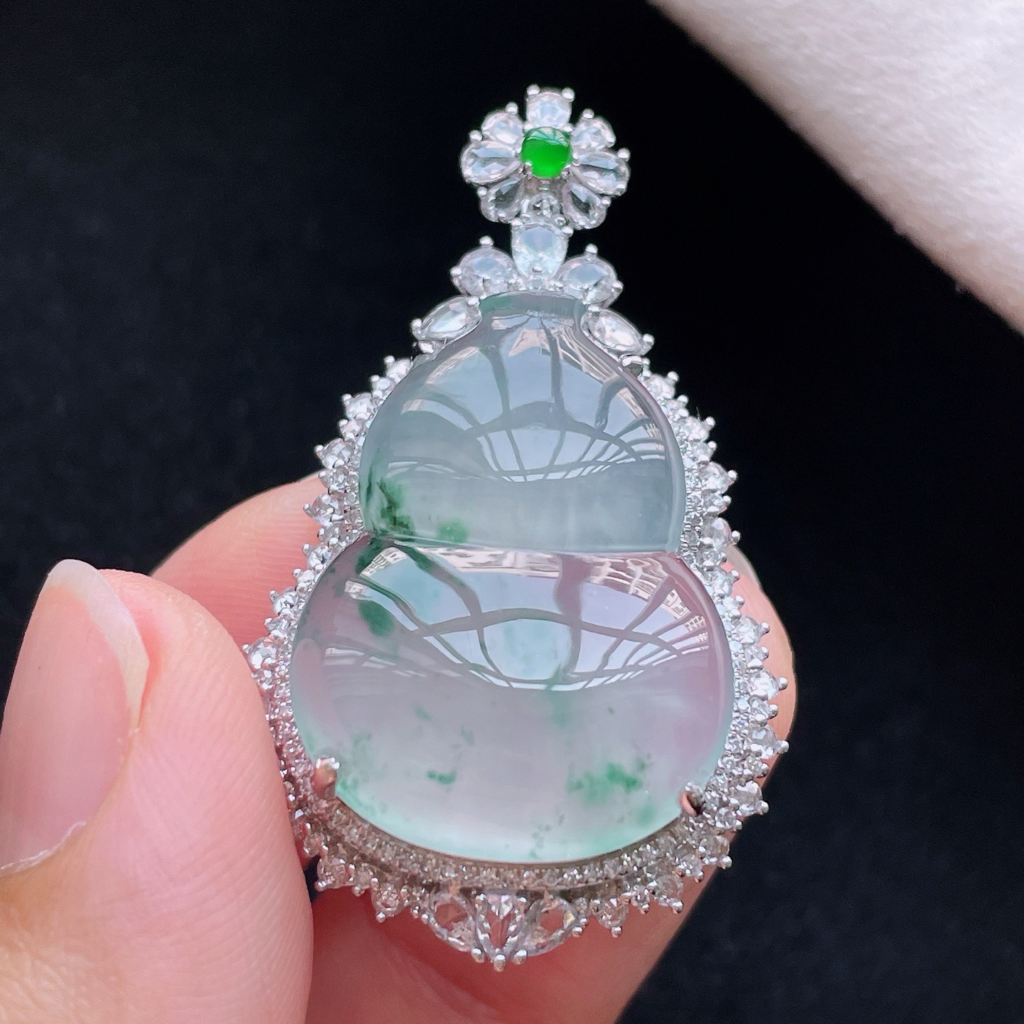 18K 冰种飘花·葫芦

整42.1-24.7-11.4
裸25.4-19.4-5.2